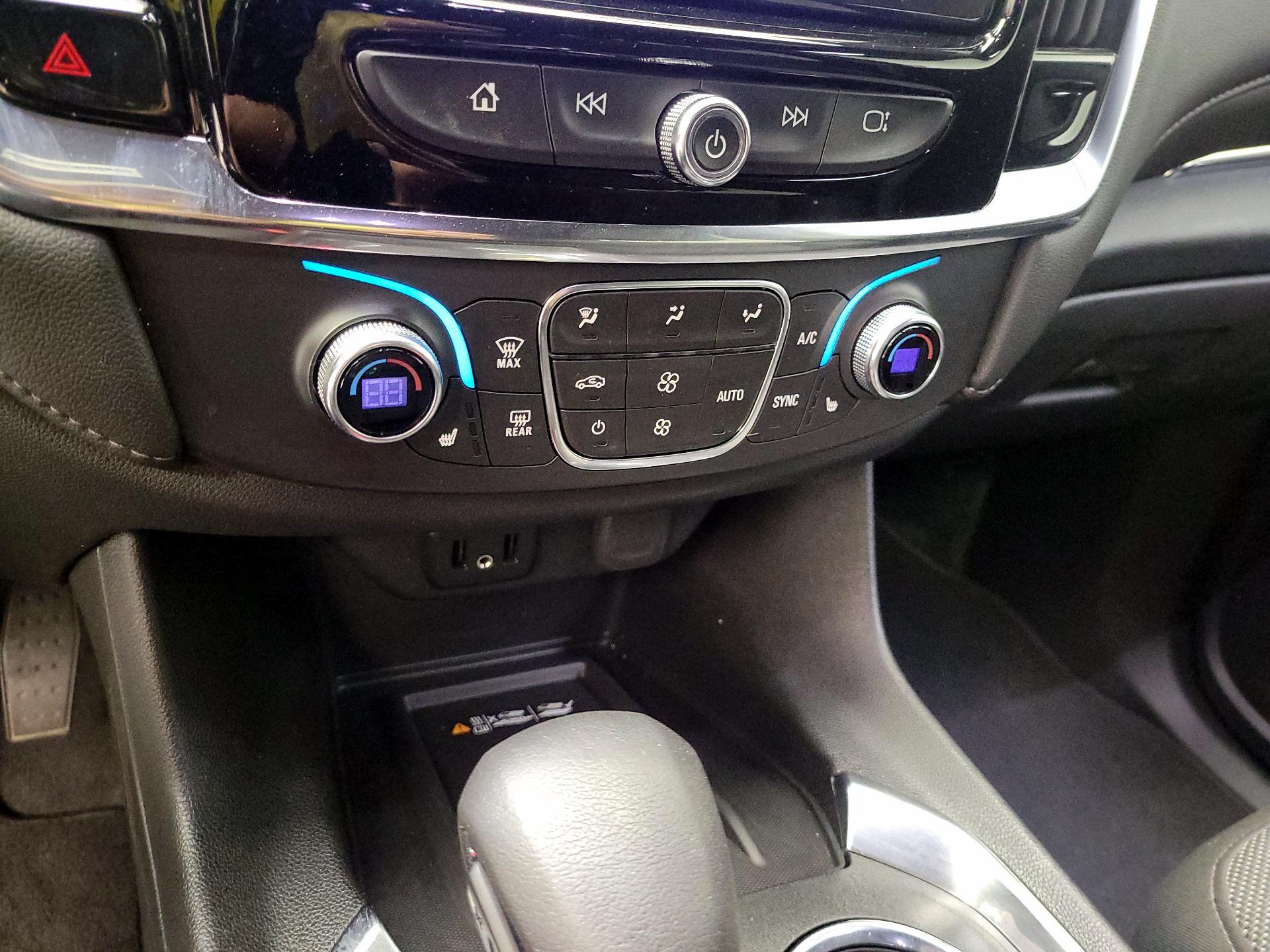 Thumbnail: 2023 Chevrolet Traverse - 14