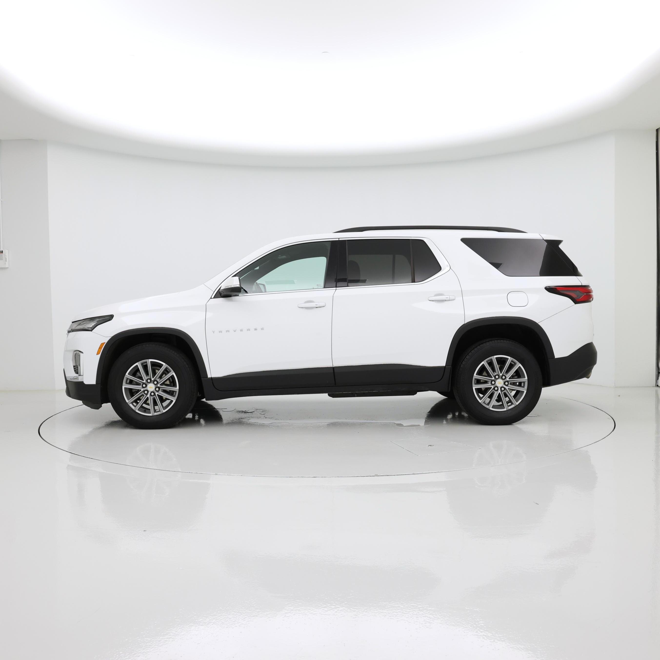 Thumbnail: 2023 Chevrolet Traverse - 3