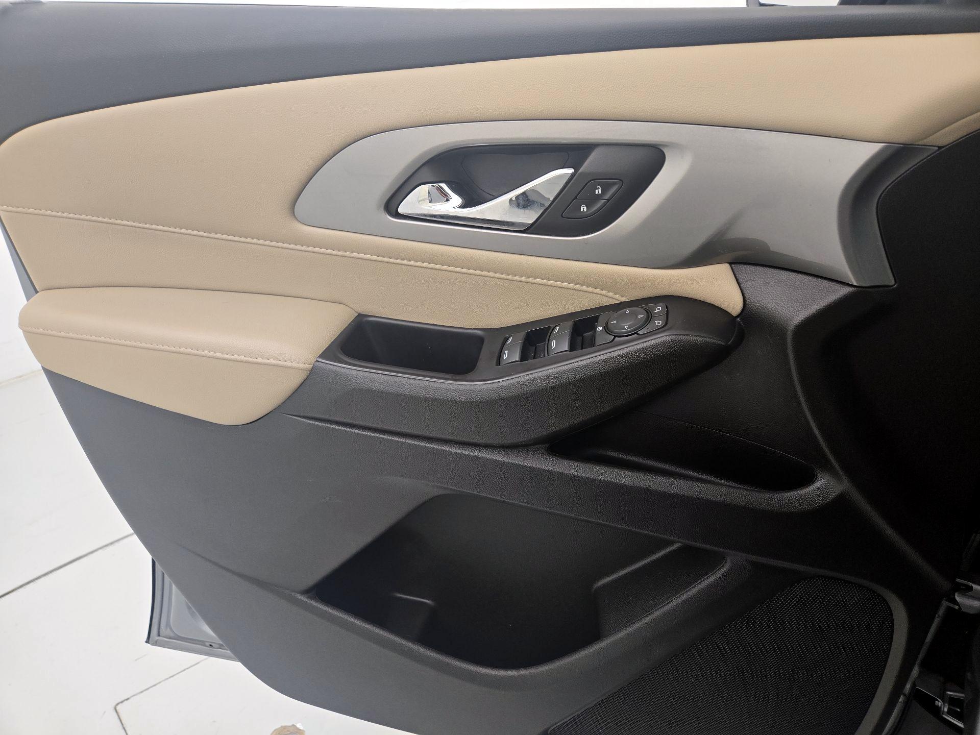 Thumbnail: 2023 Chevrolet Traverse - 12