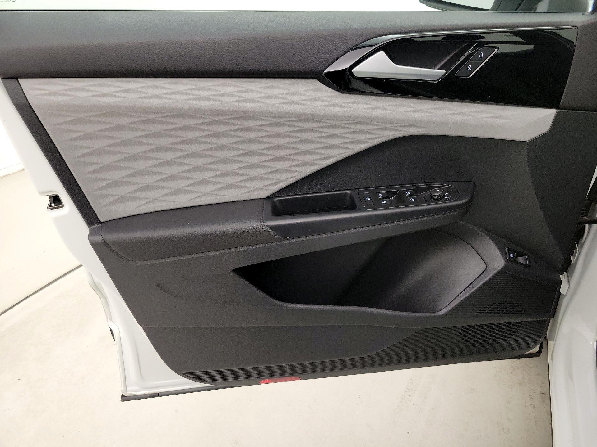 Thumbnail: 2023 Volkswagen Taos - 12