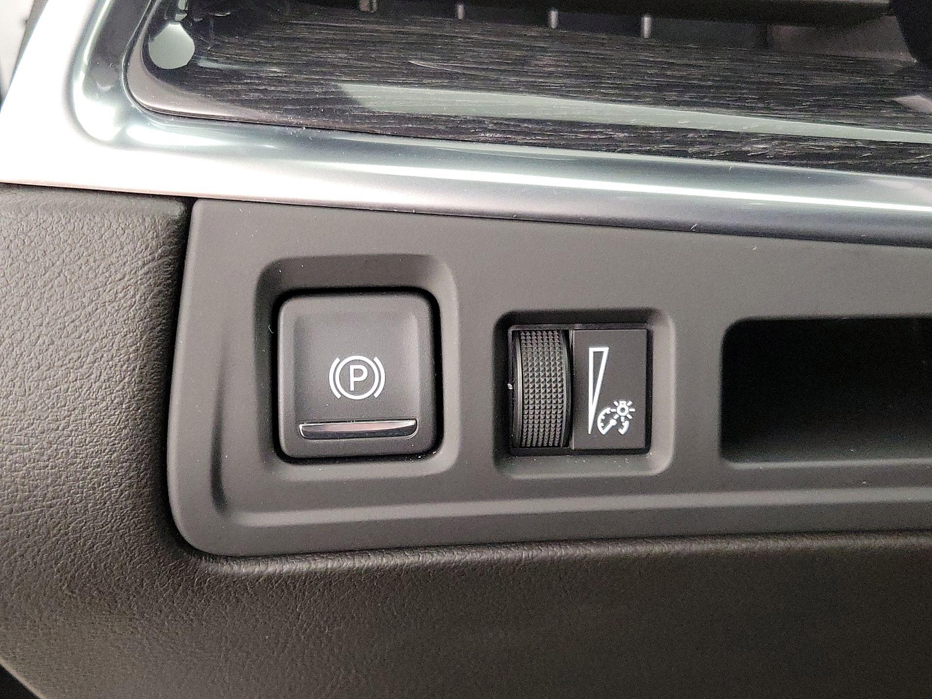 Thumbnail: 2023 Cadillac XT5 - 13