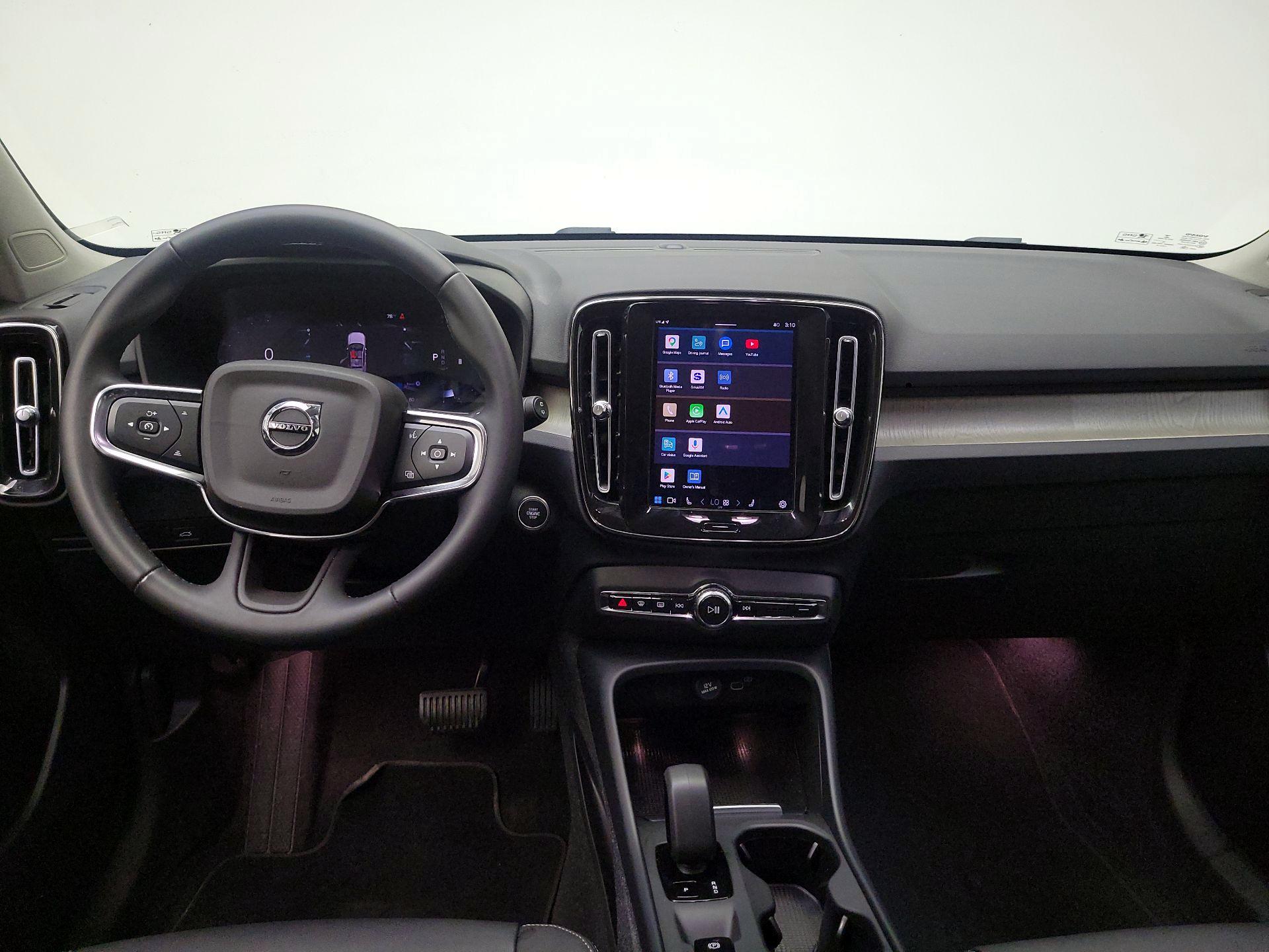 Thumbnail: 2023 Volvo XC40 - 9