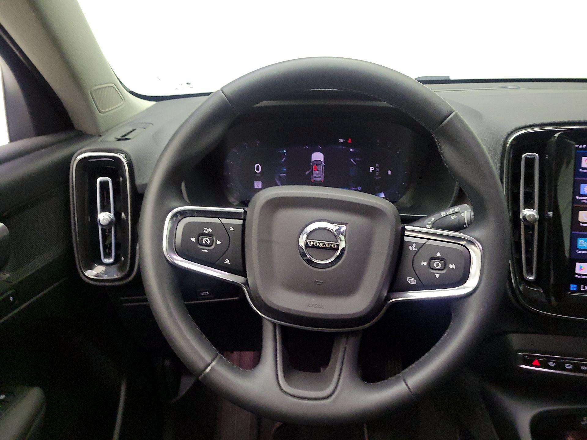 Thumbnail: 2023 Volvo XC40 - 10