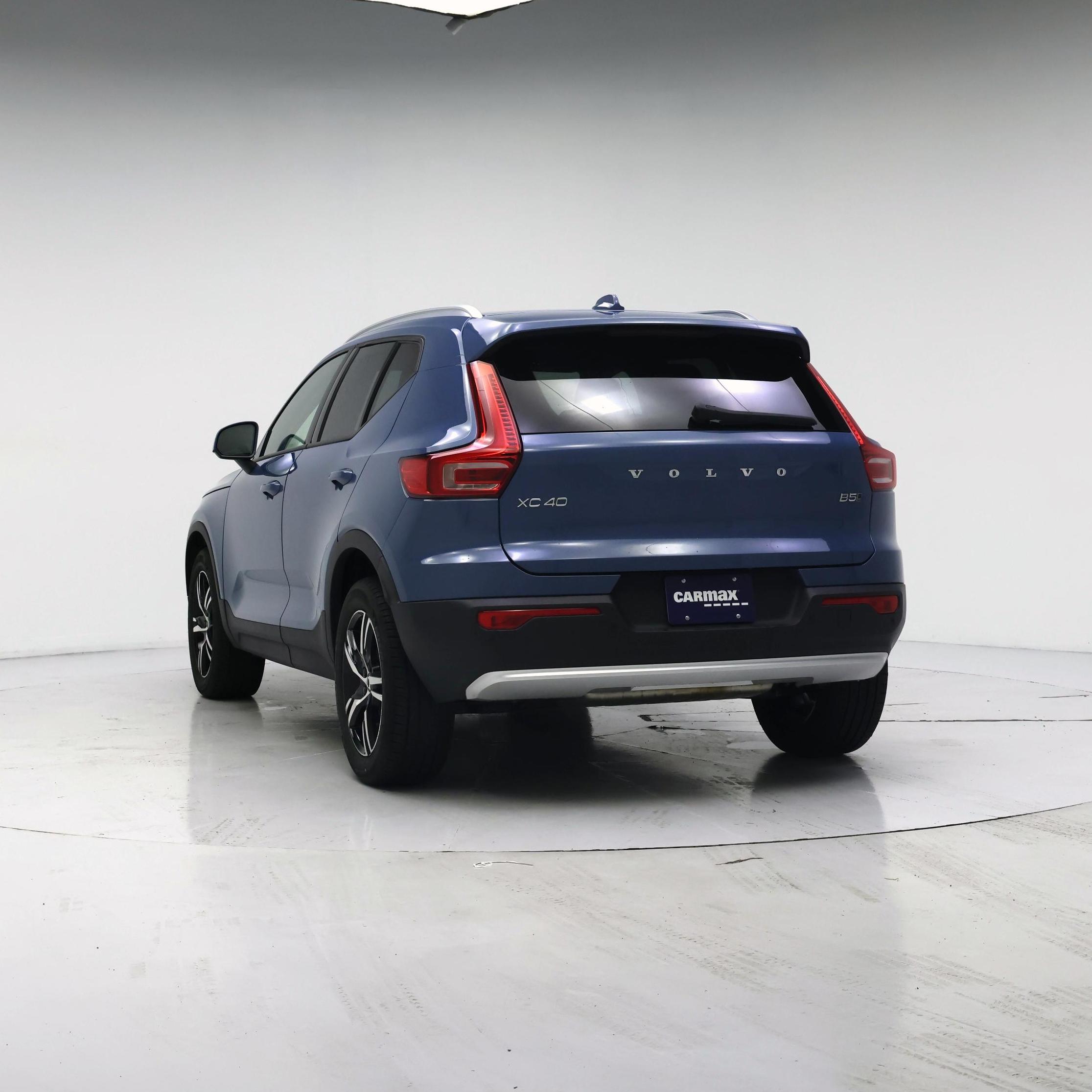 Thumbnail: 2023 Volvo XC40 - 2
