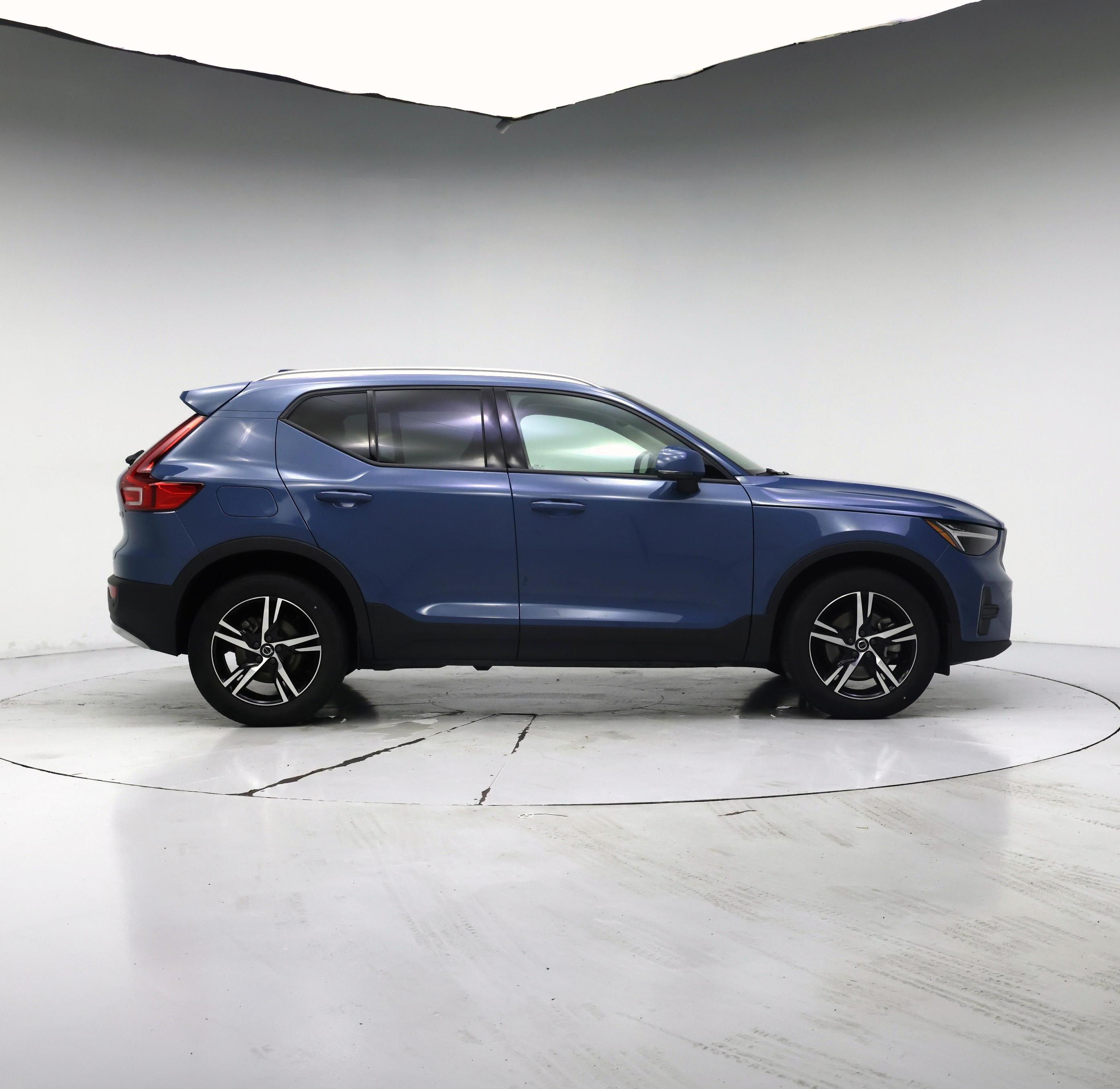 Thumbnail: 2023 Volvo XC40 - 7