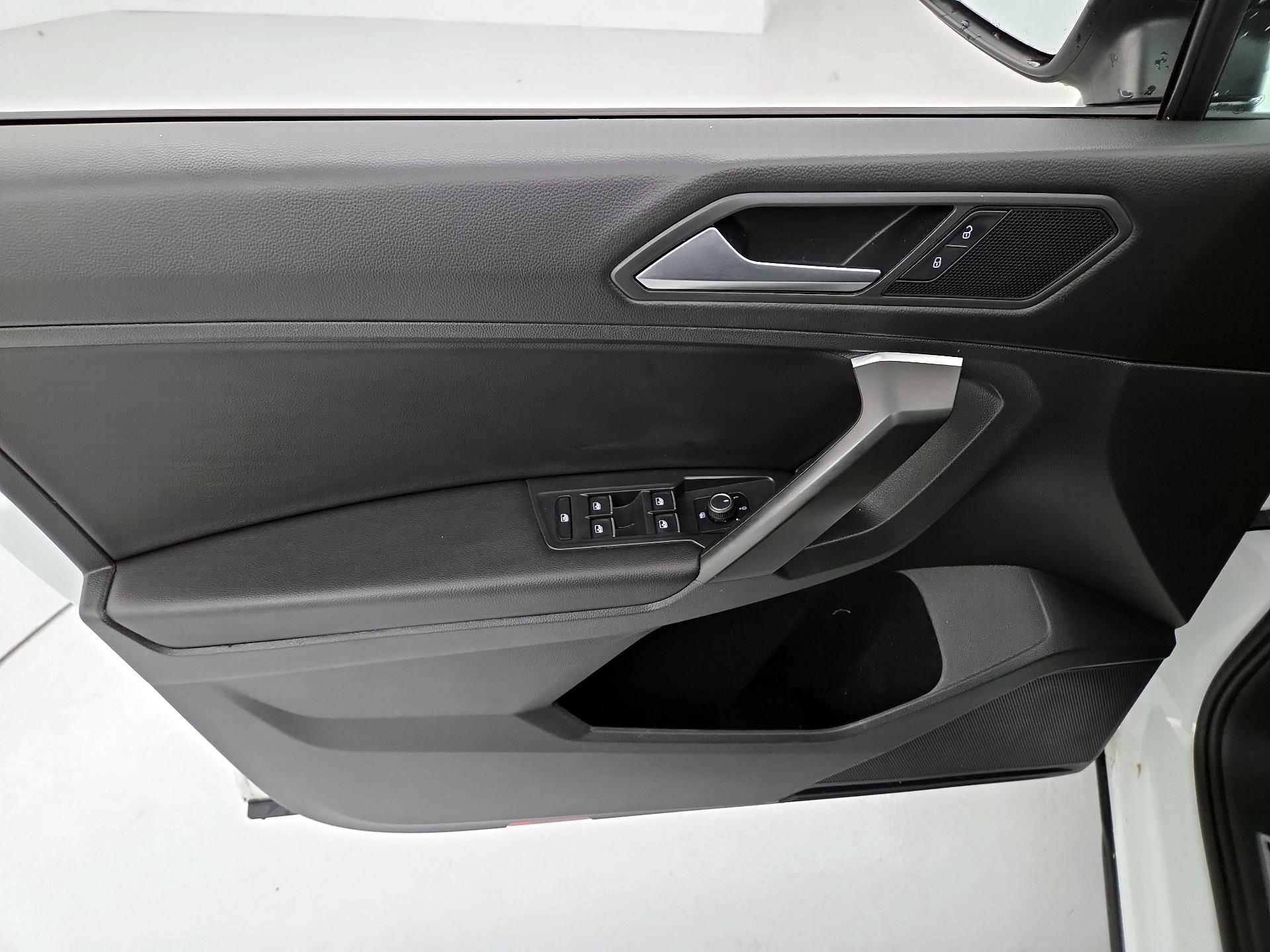 Thumbnail: 2021 Volkswagen Tiguan - 12