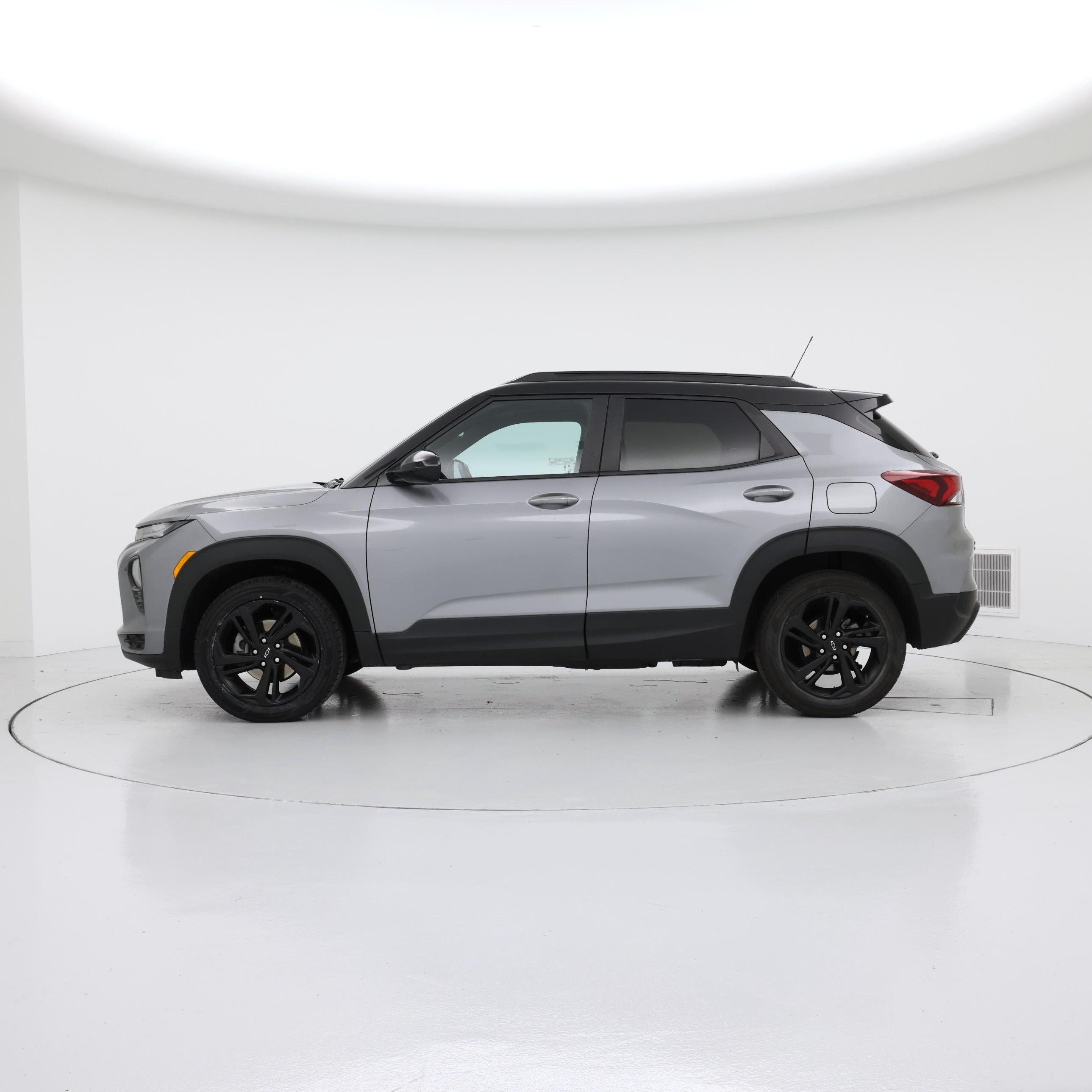 Thumbnail: 2023 Chevrolet TrailBlazer - 3