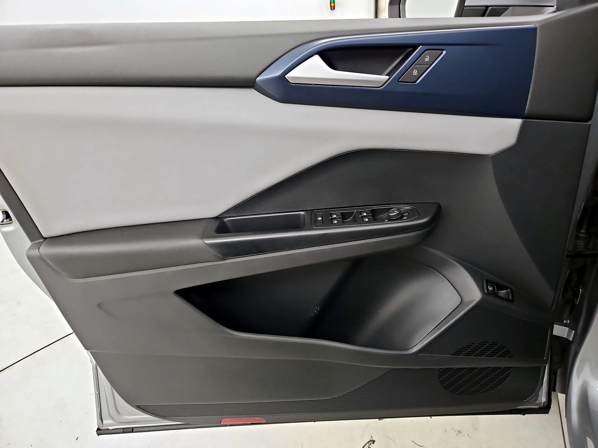 Thumbnail: 2023 Volkswagen Taos - 12