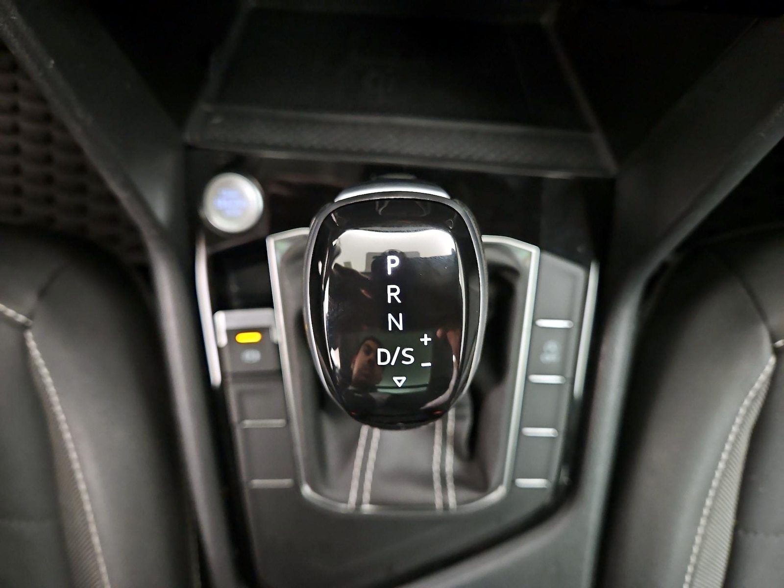 2023 Volkswagen Taos SE - Photo 18