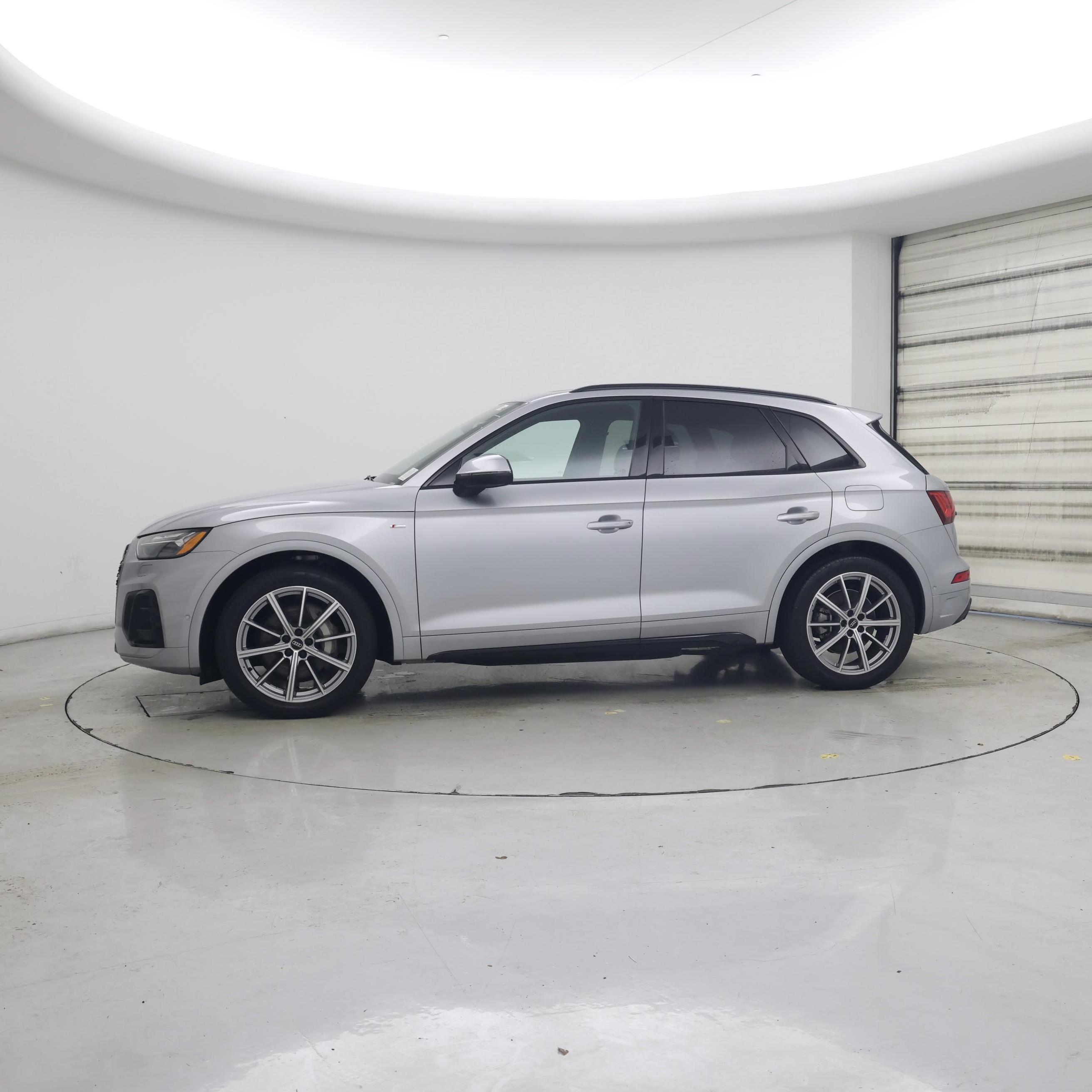 Thumbnail: 2023 Audi Q5 - 3