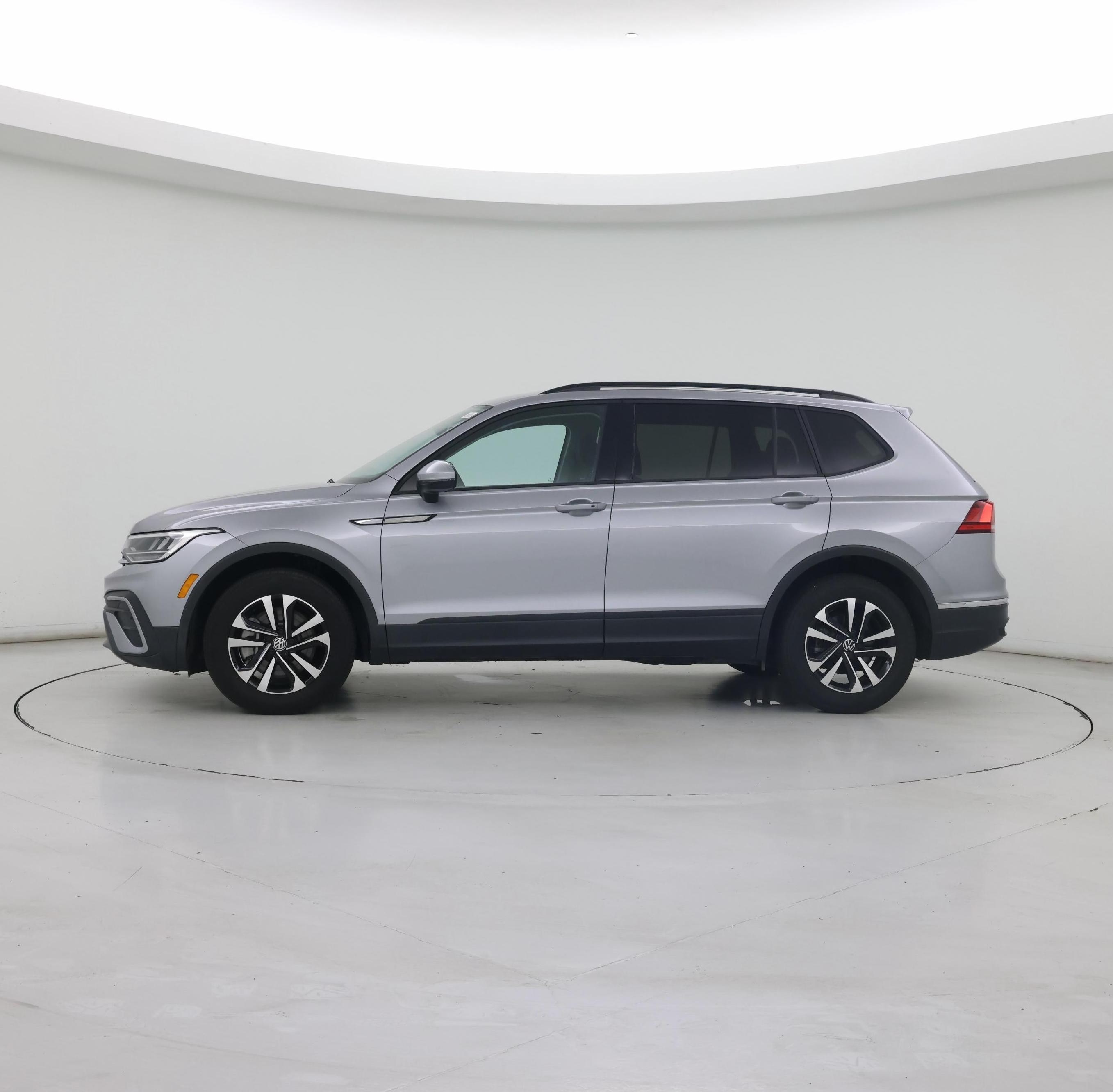 Thumbnail: 2024 Volkswagen Tiguan - 3