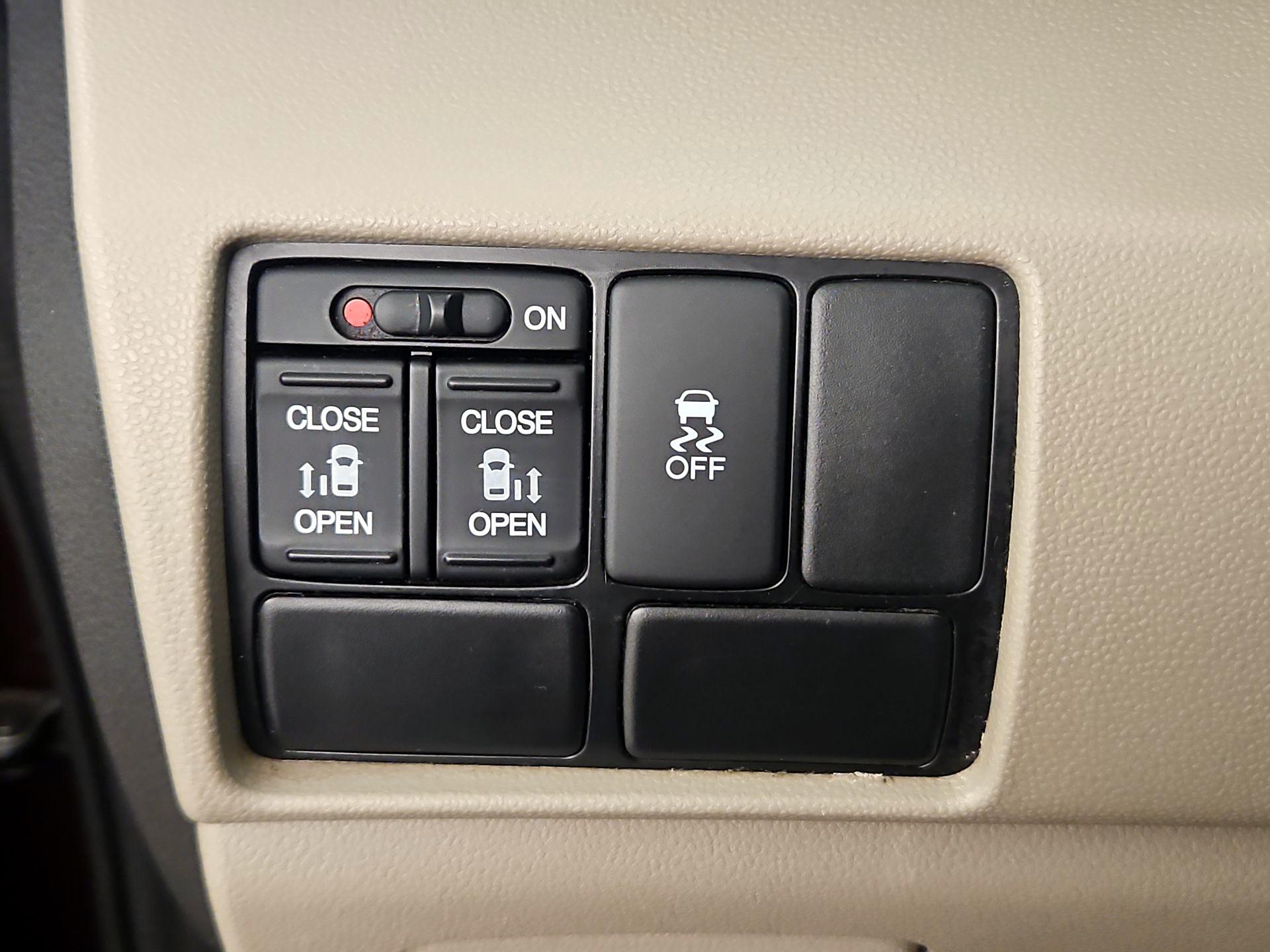 Thumbnail: 2014 Honda Odyssey - 13