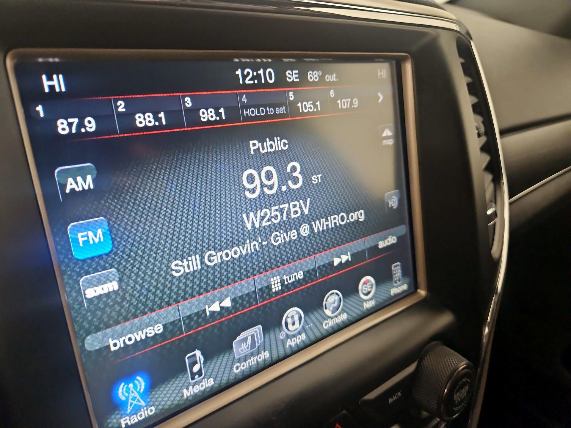 Thumbnail: 2015 Jeep Grand Cherokee - 16