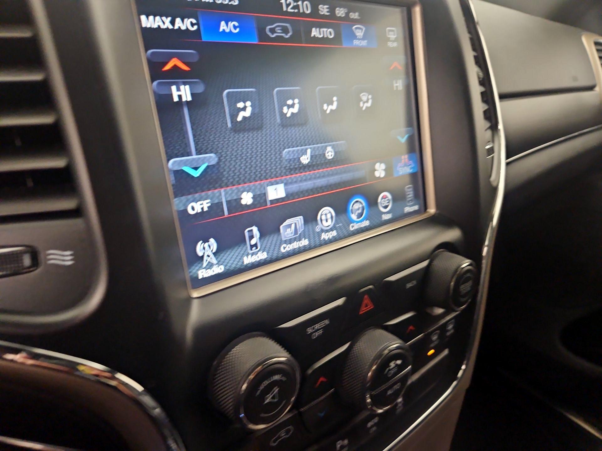 Thumbnail: 2015 Jeep Grand Cherokee - 17