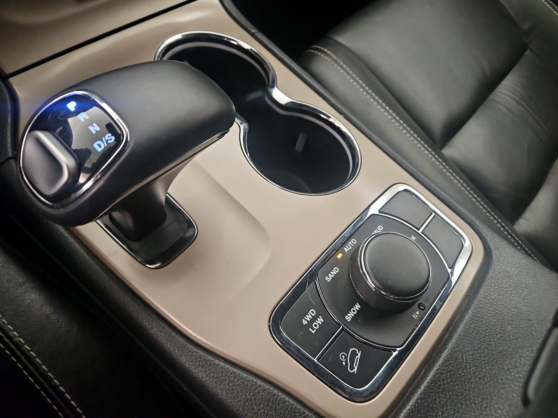 Thumbnail: 2015 Jeep Grand Cherokee - 18