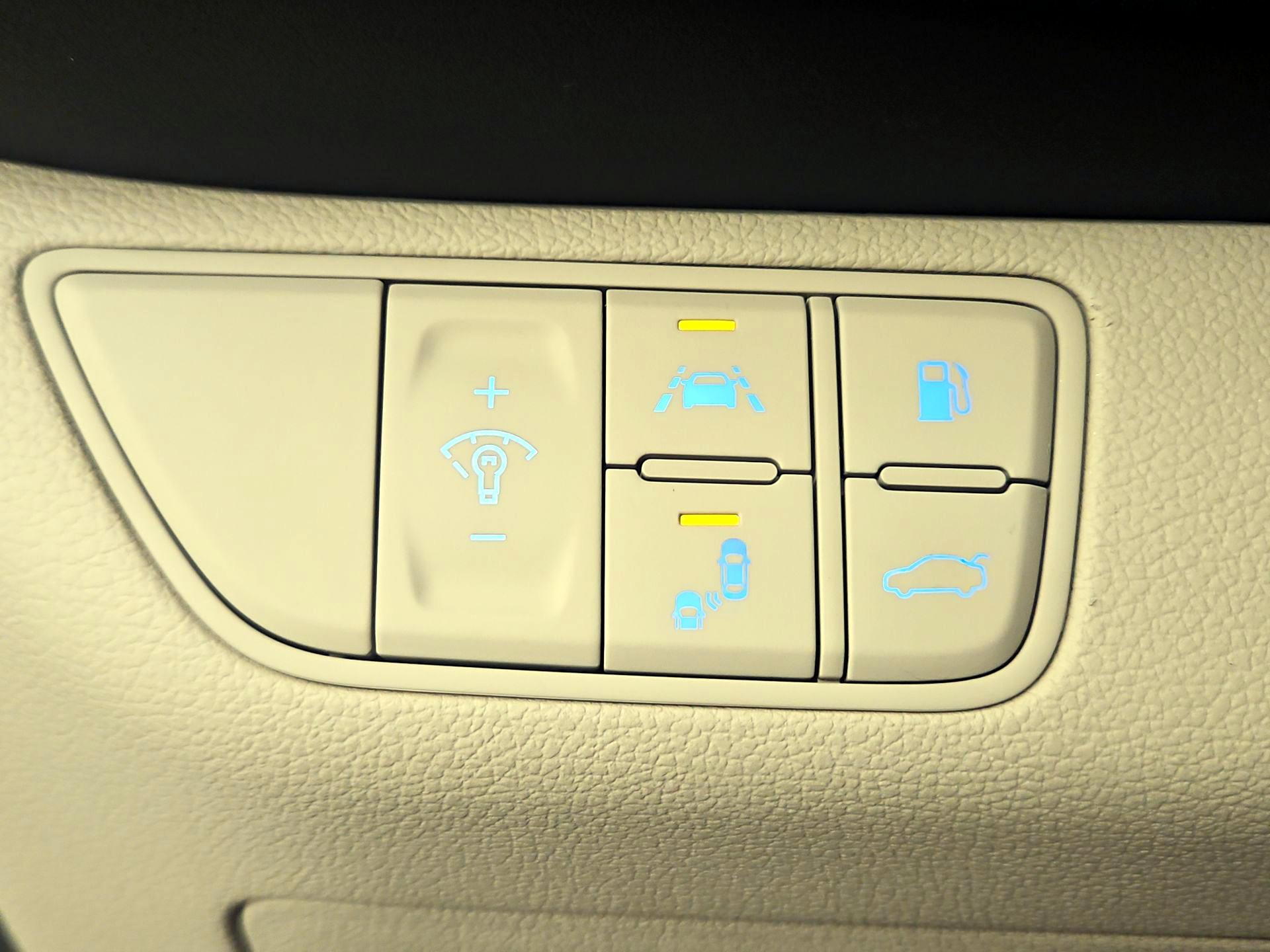 Thumbnail: 2019 Genesis G70 - 13