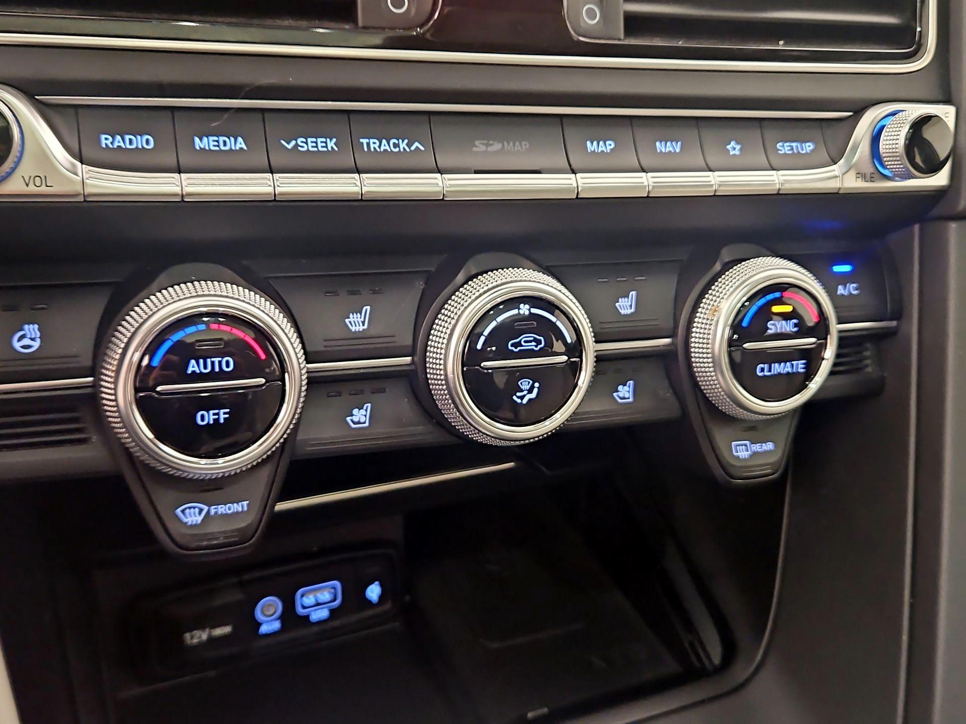 Thumbnail: 2019 Genesis G70 - 16