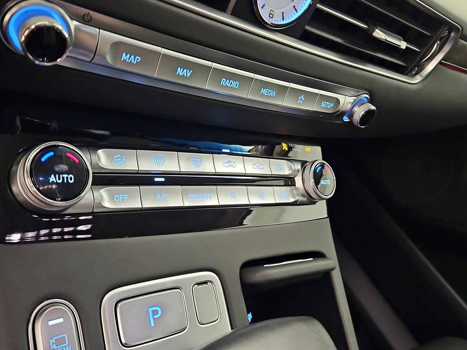 Thumbnail: 2021 Genesis G90 - 17