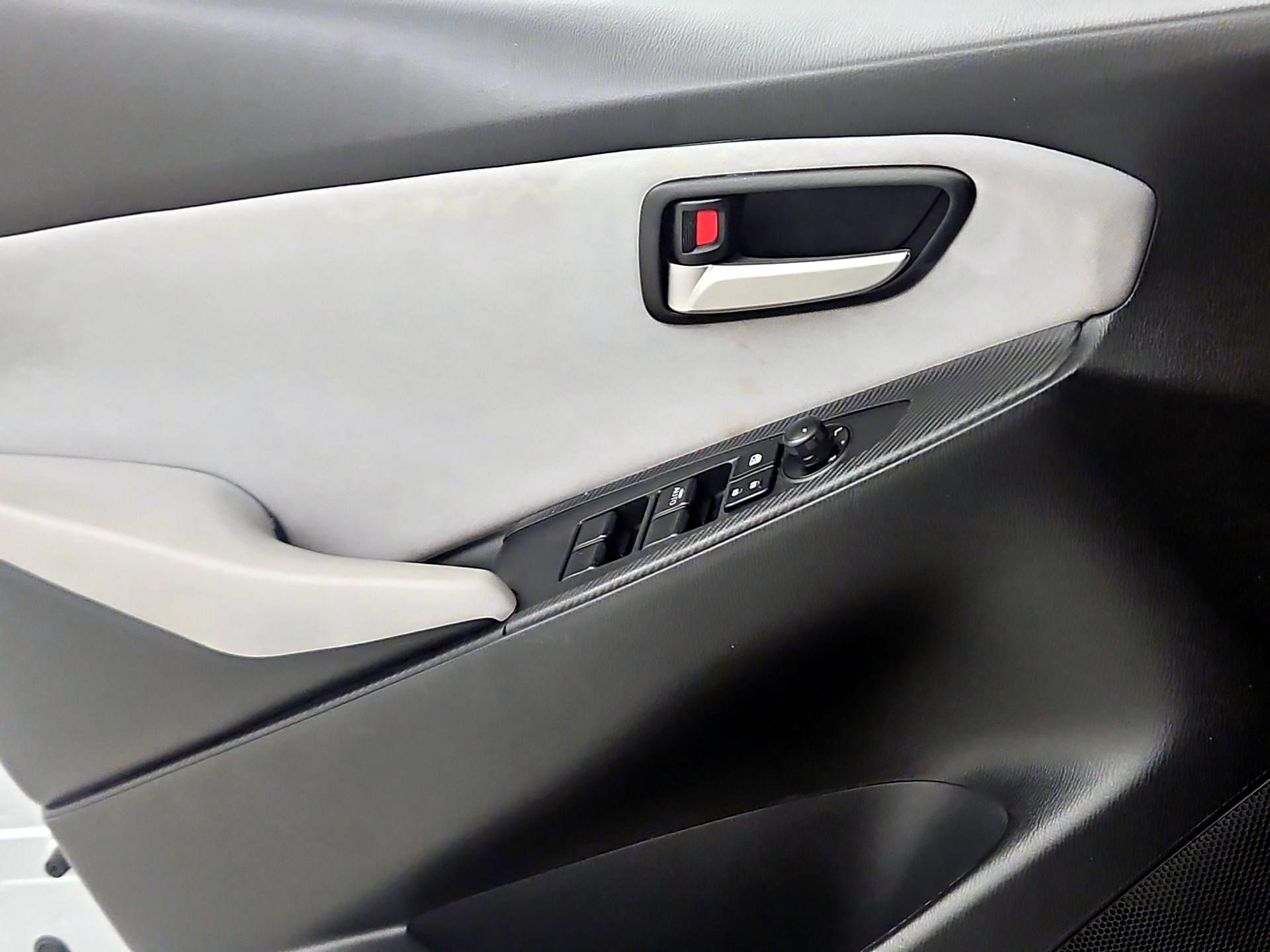 Thumbnail: 2019 Toyota Yaris - 12