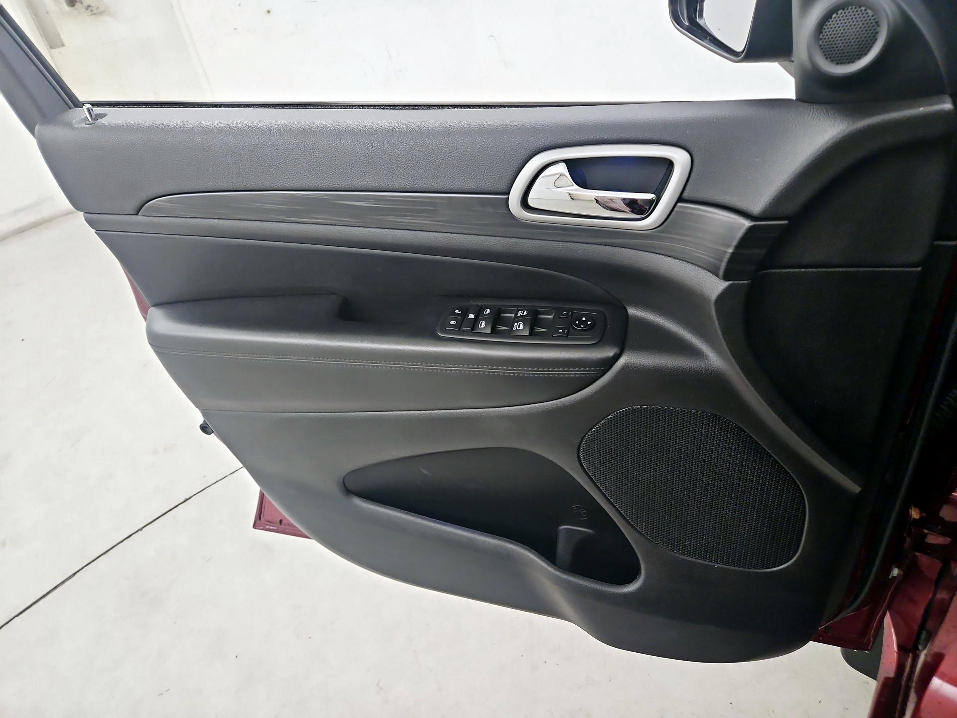 Thumbnail: 2020 Jeep Grand Cherokee - 12