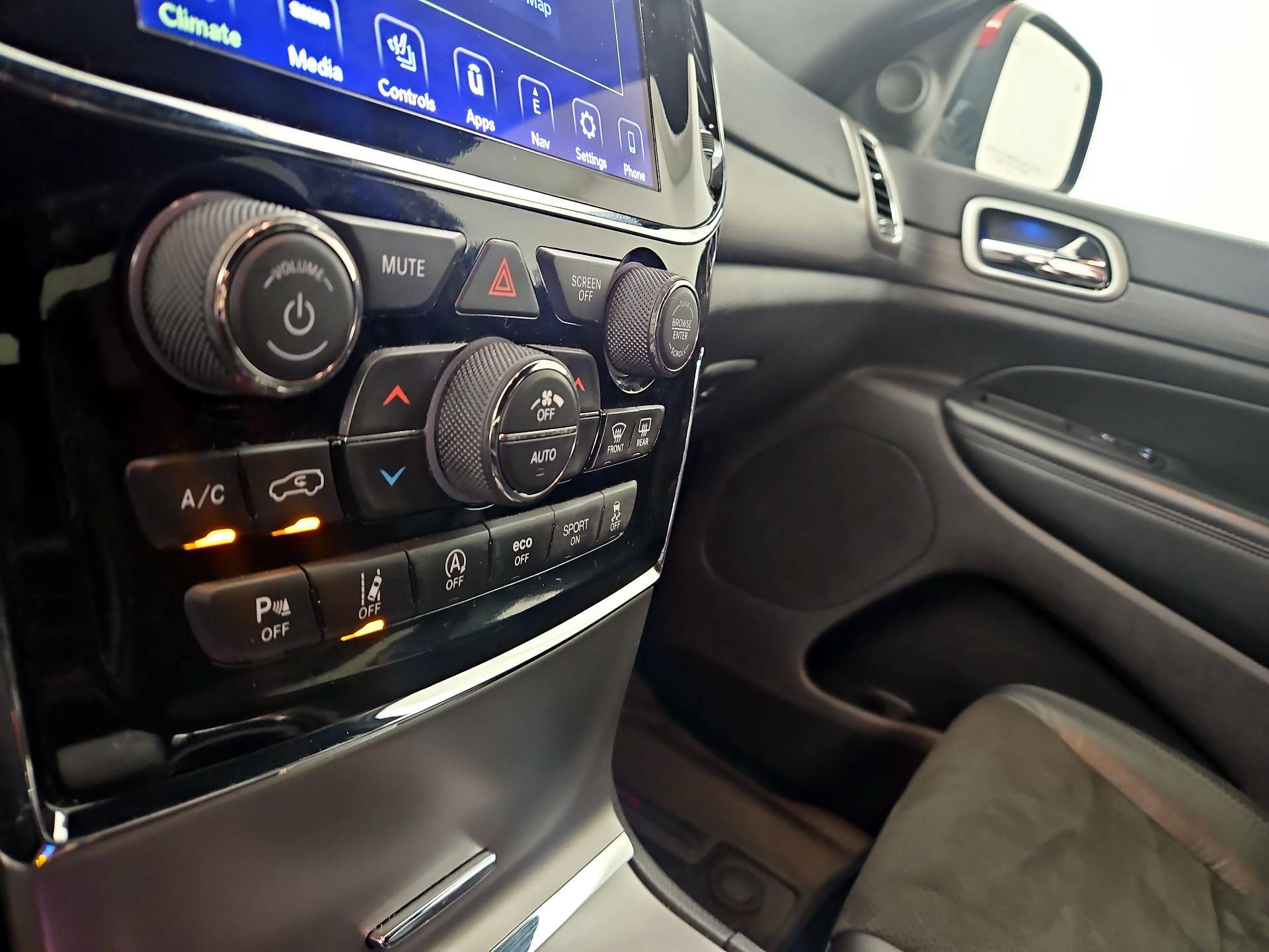 Thumbnail: 2020 Jeep Grand Cherokee - 17