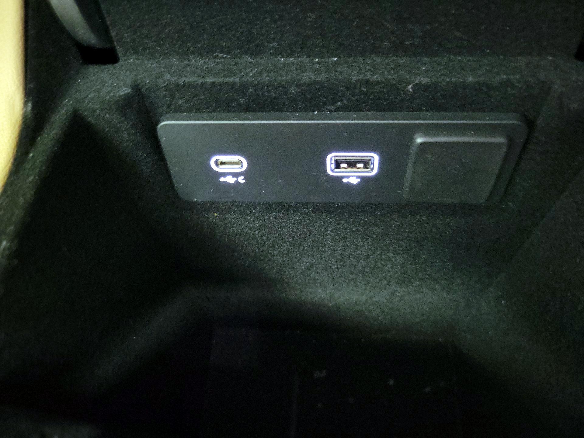 Thumbnail: 2023 Jaguar F-Pace - 19