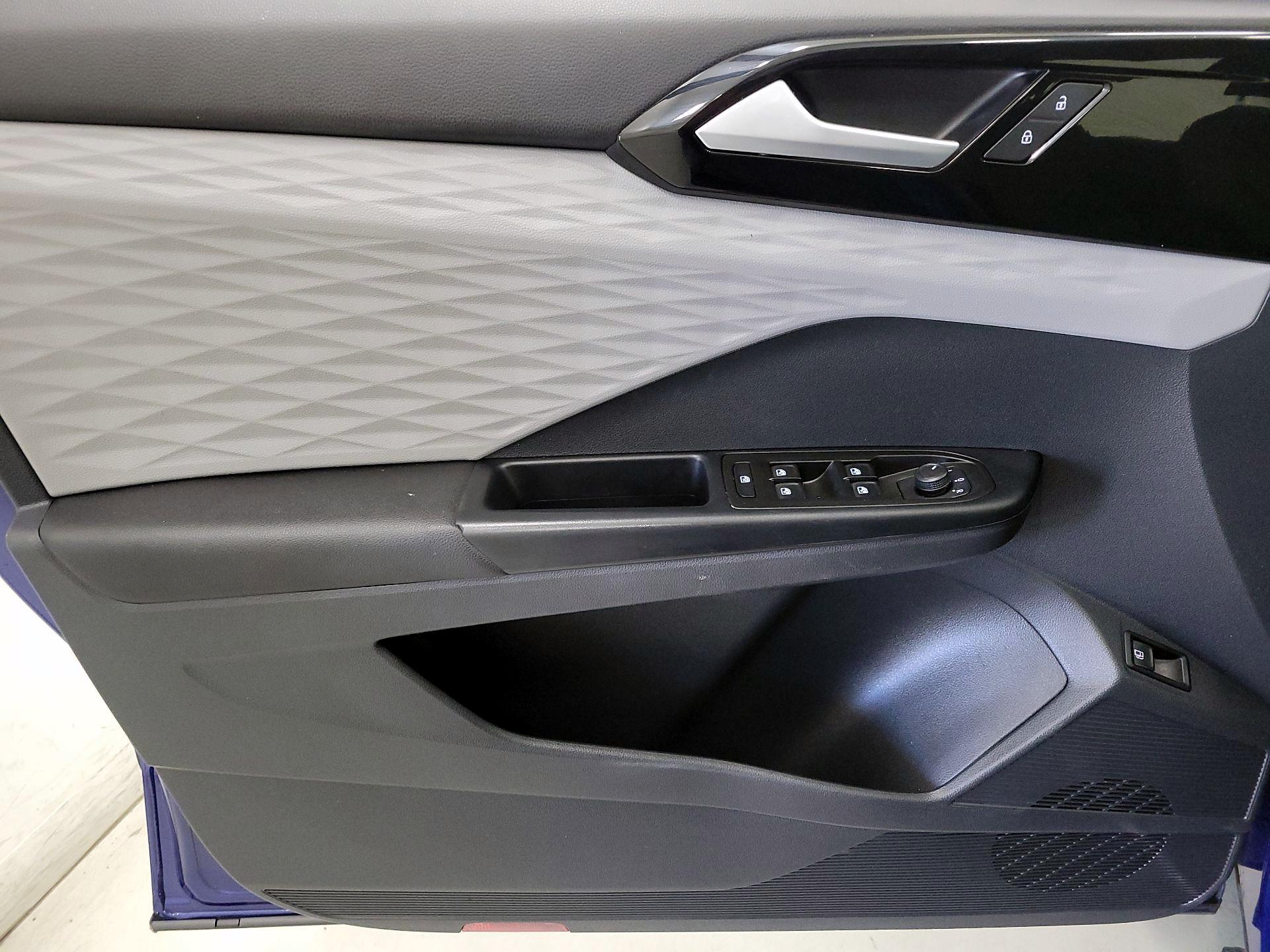 Thumbnail: 2023 Volkswagen Taos - 12