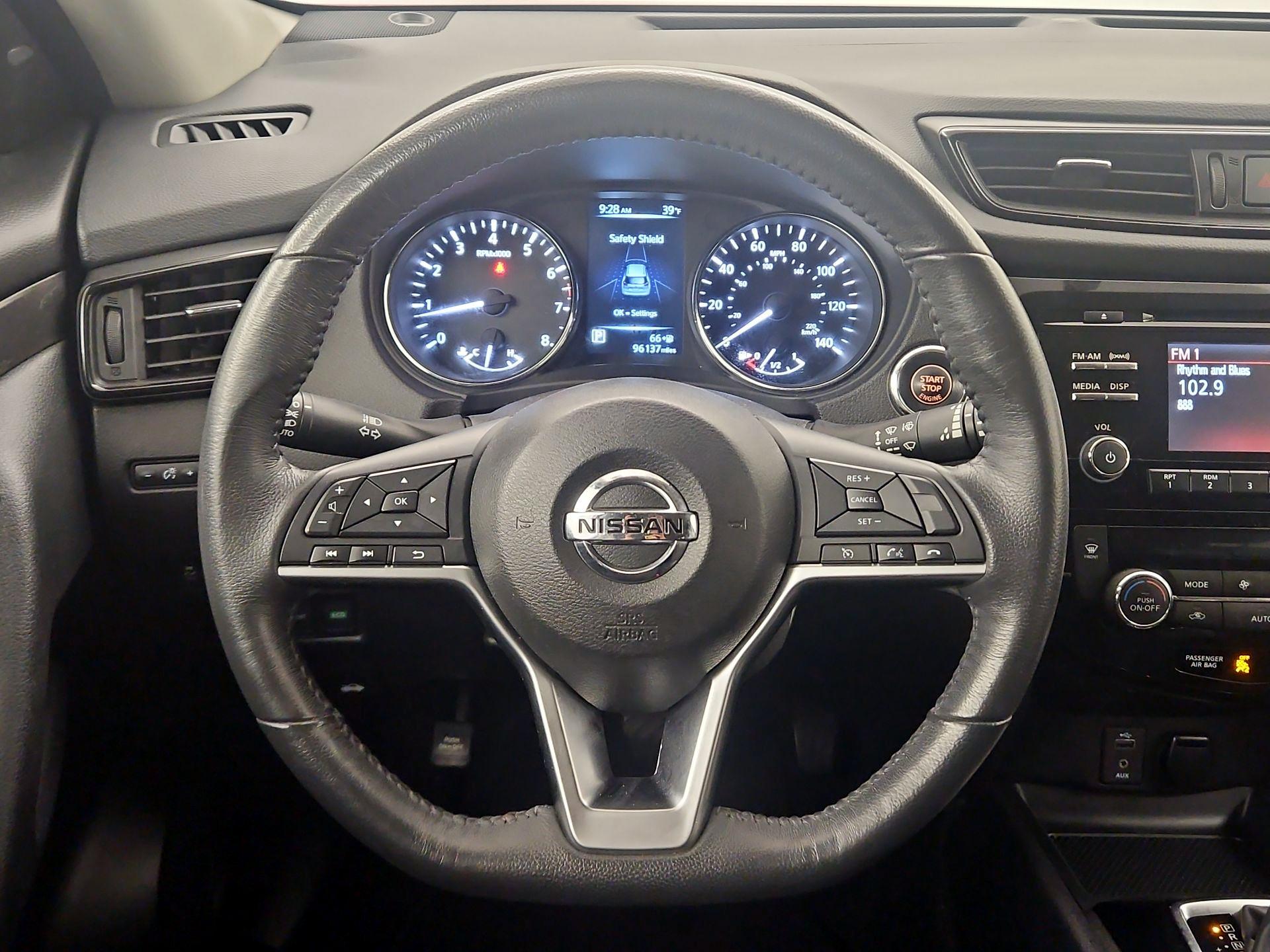 Thumbnail: 2017 Nissan Rogue - 10