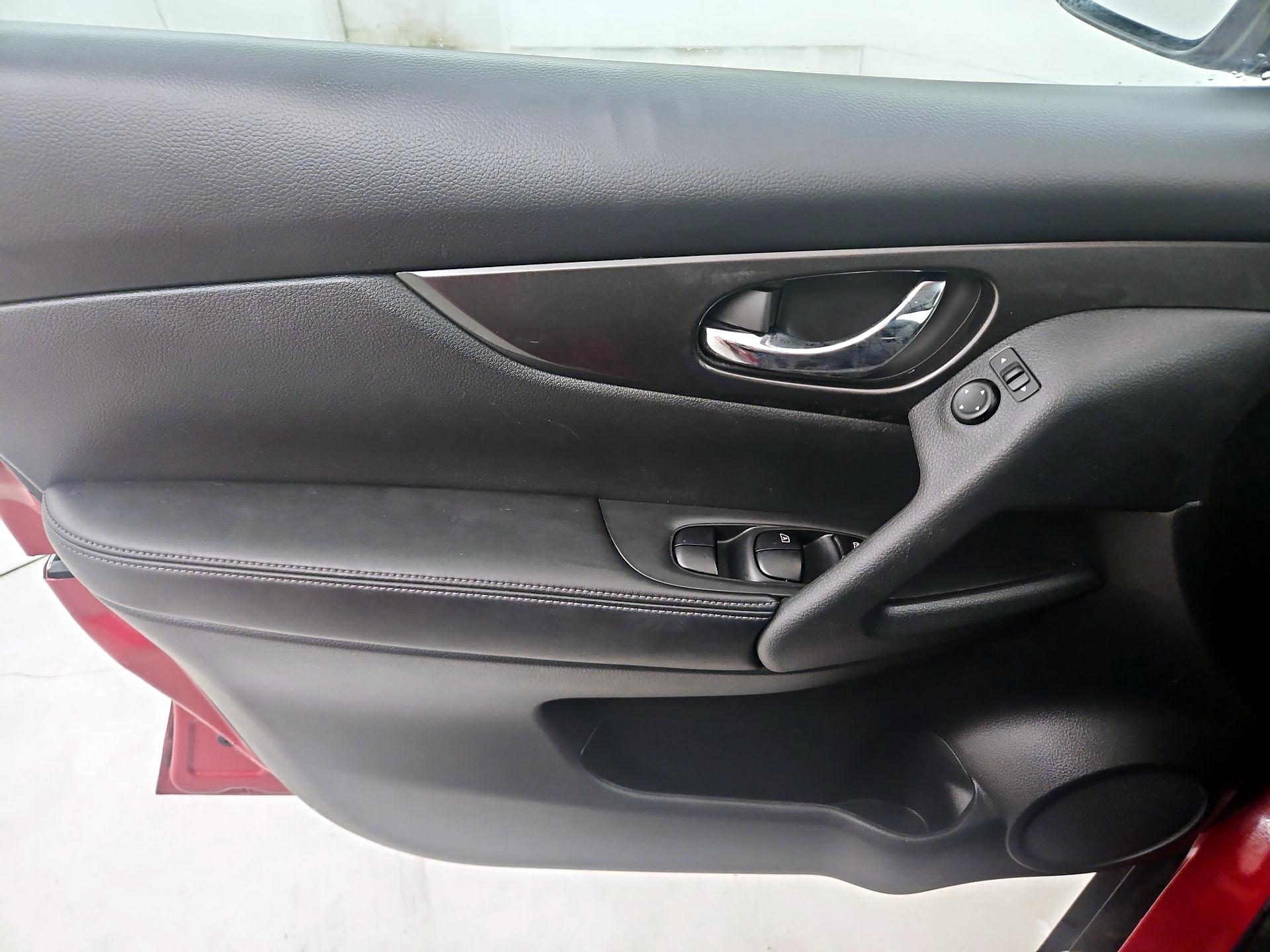 Thumbnail: 2017 Nissan Rogue - 12