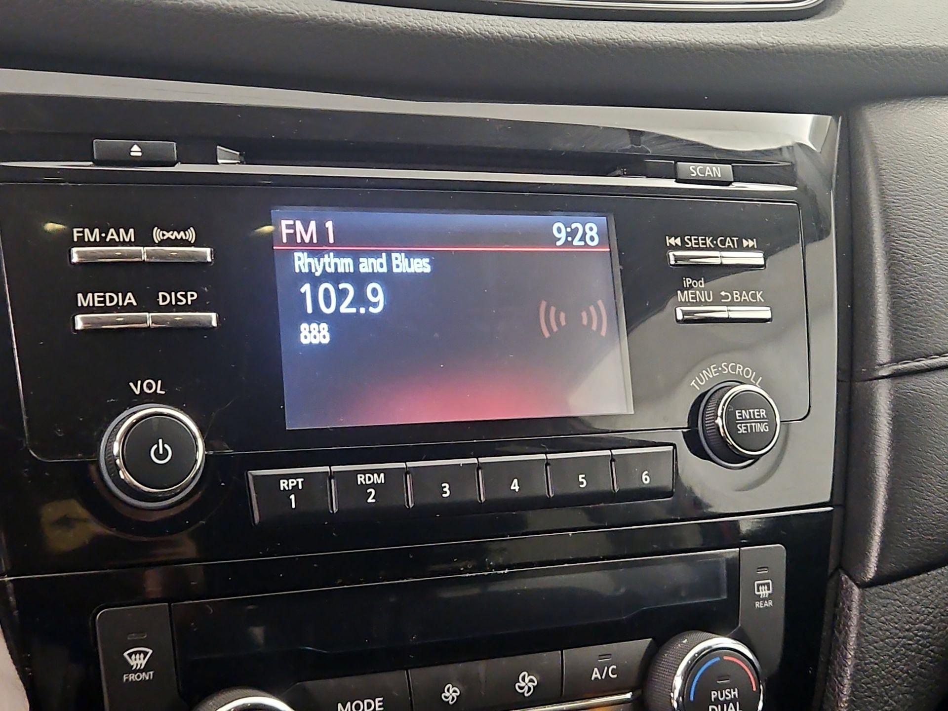 Thumbnail: 2017 Nissan Rogue - 15