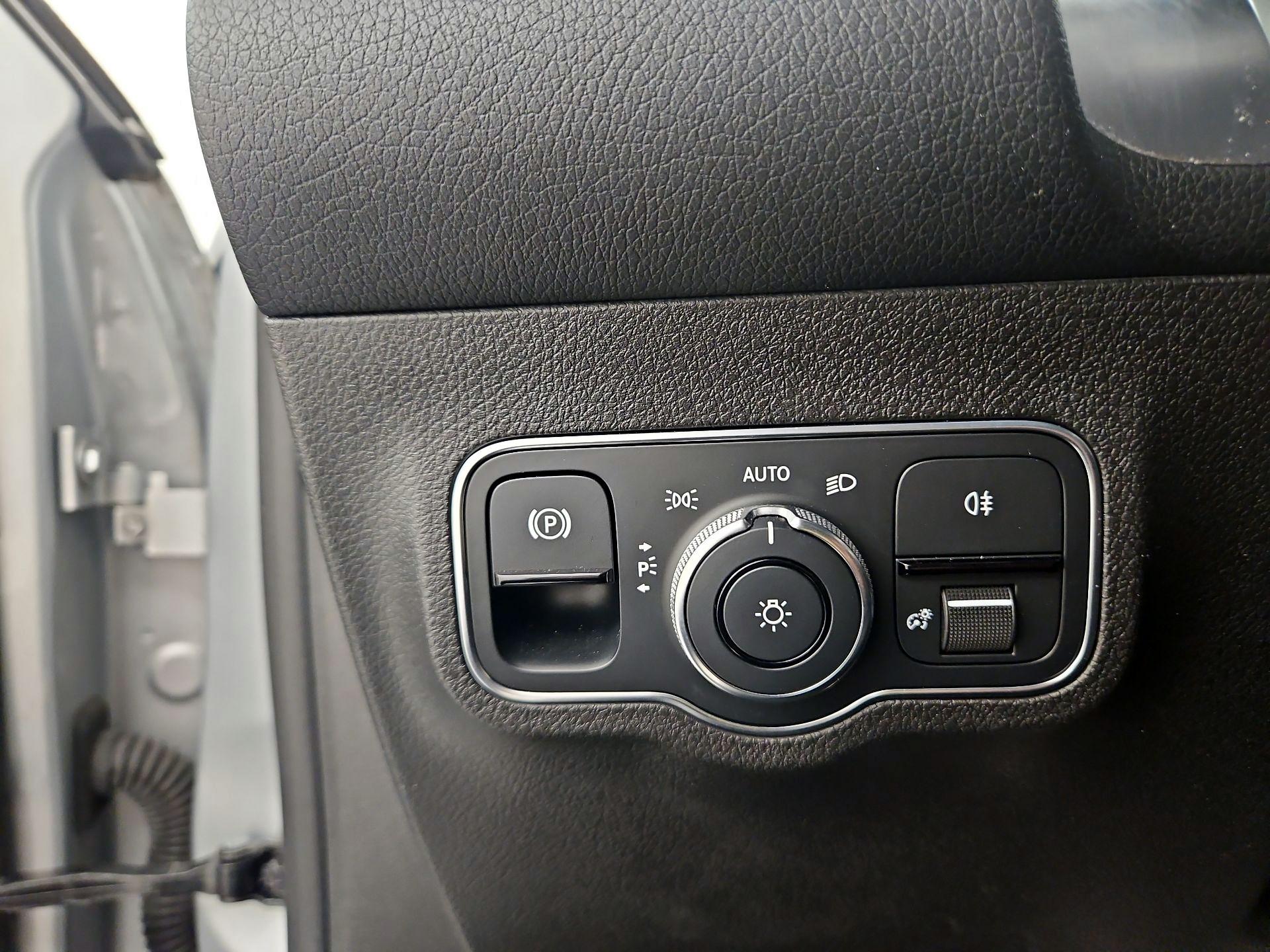 Thumbnail: 2021 Mercedes-Benz GLB - 13