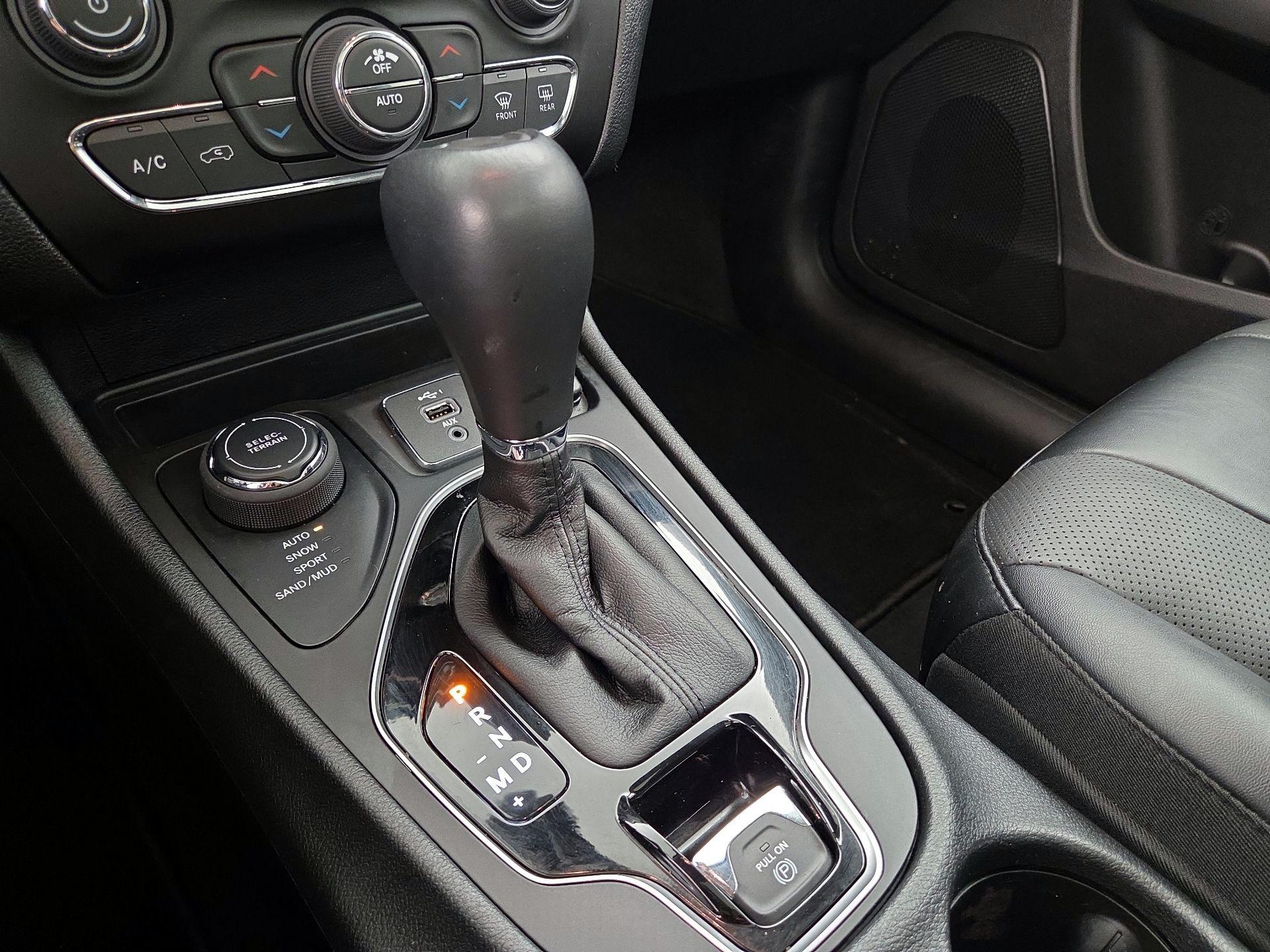 Thumbnail: 2022 Jeep Cherokee - 17