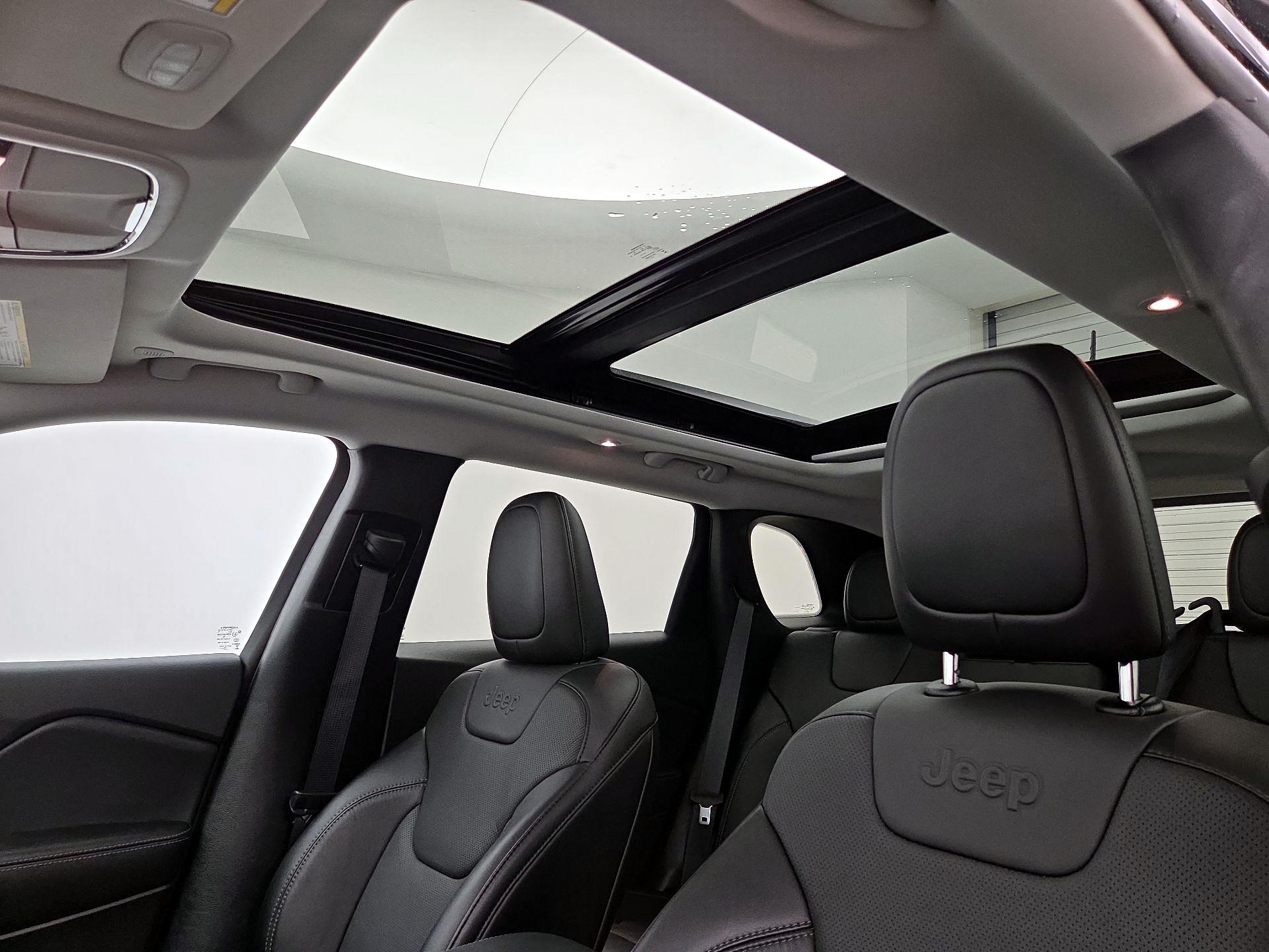 Thumbnail: 2022 Jeep Cherokee - 19