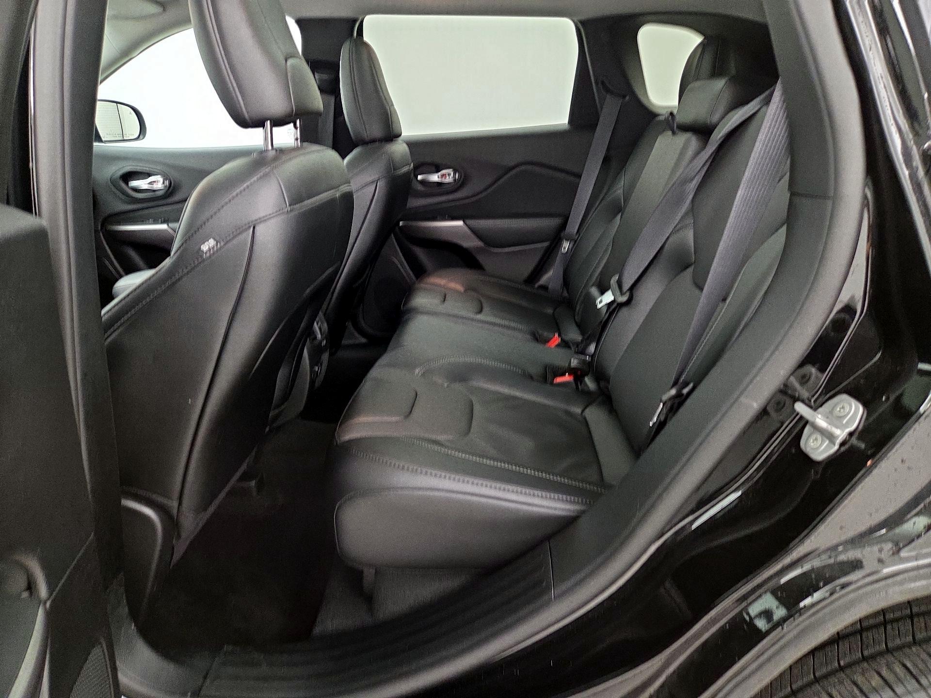 Thumbnail: 2022 Jeep Cherokee - 20