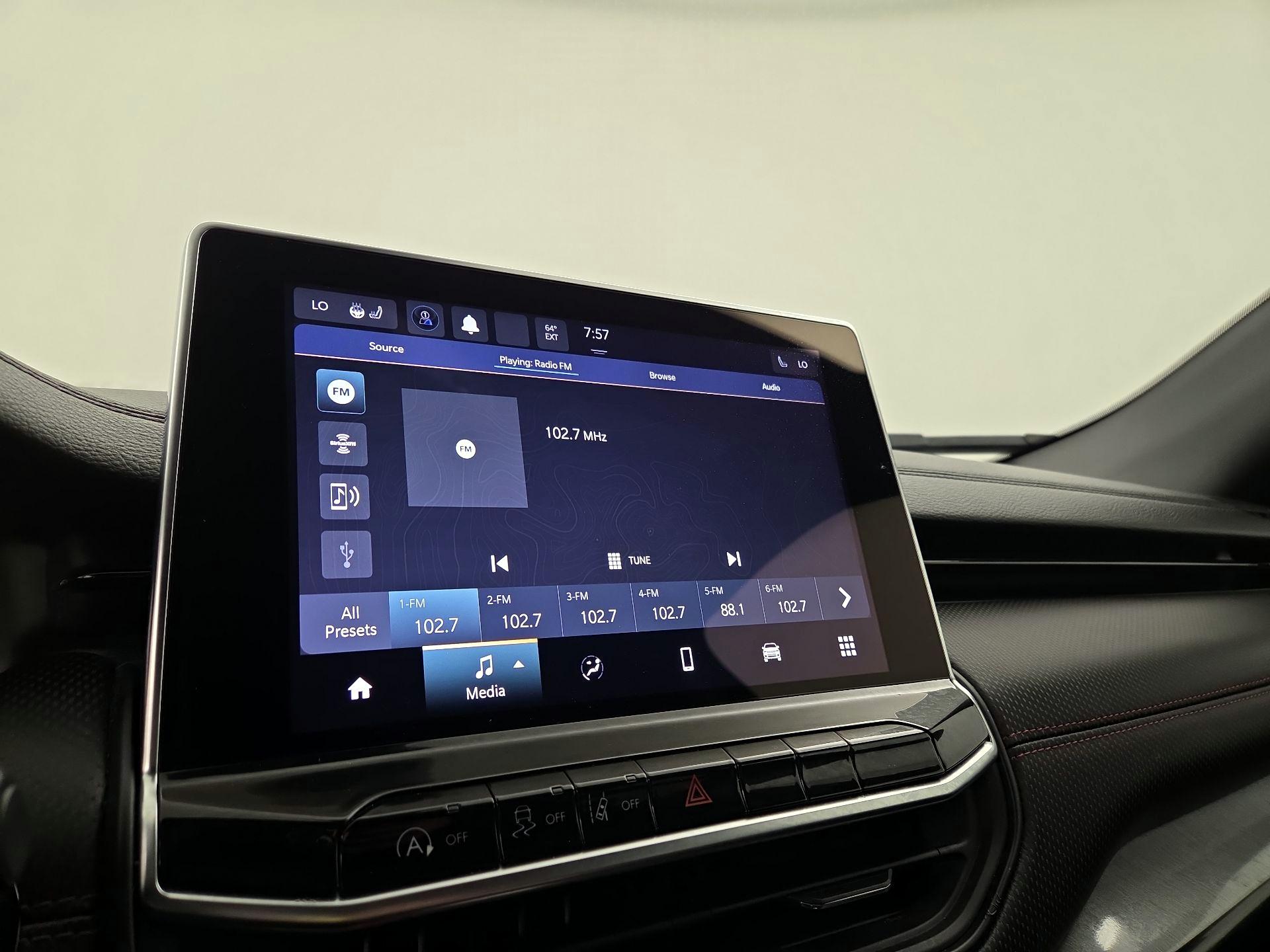 Thumbnail: 2023 Jeep Compass - 15