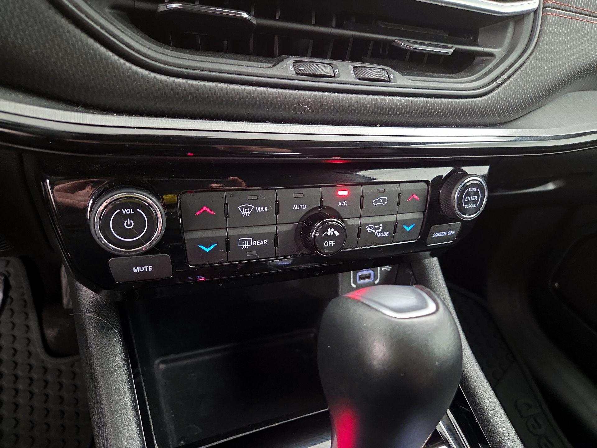 Thumbnail: 2023 Jeep Compass - 16