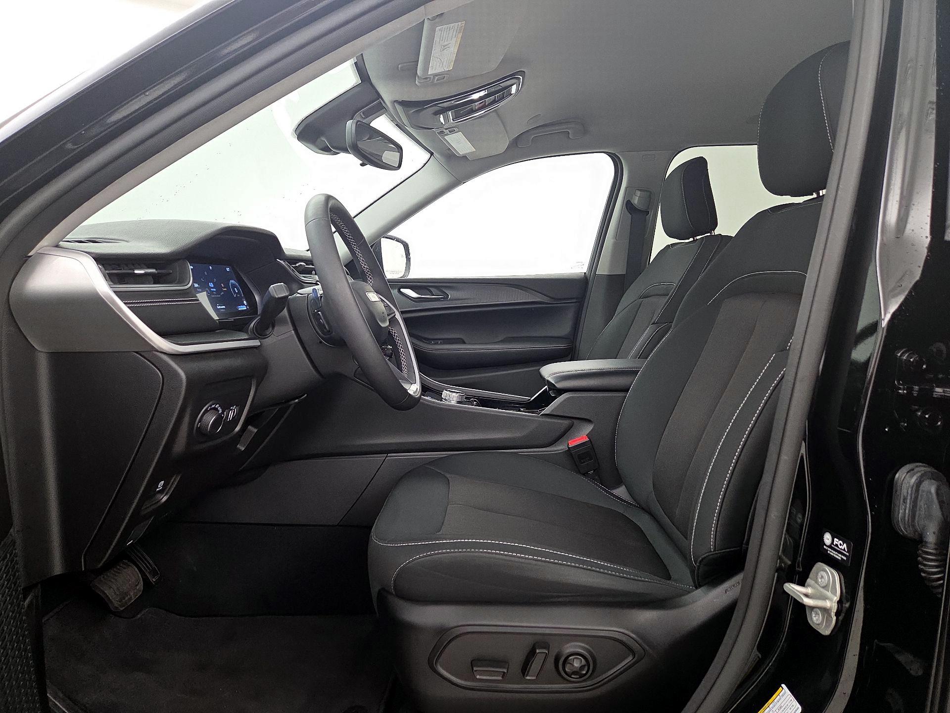 Thumbnail: 2023 Jeep Grand Cherokee - 11