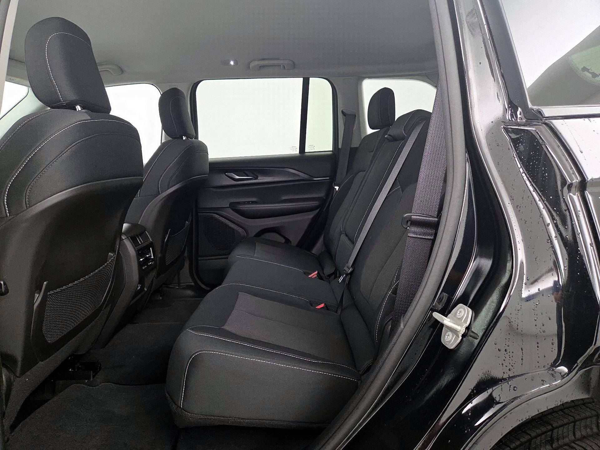 Thumbnail: 2023 Jeep Grand Cherokee - 19