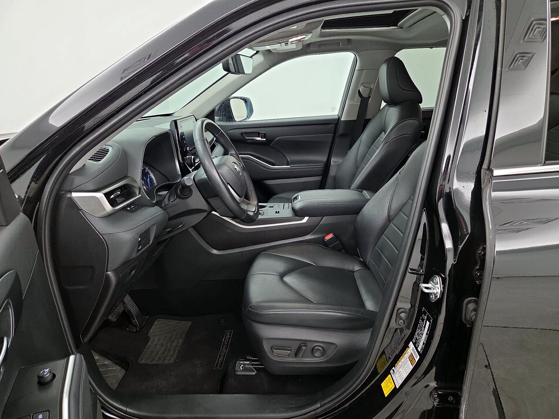 Thumbnail: 2022 Toyota Highlander - 11