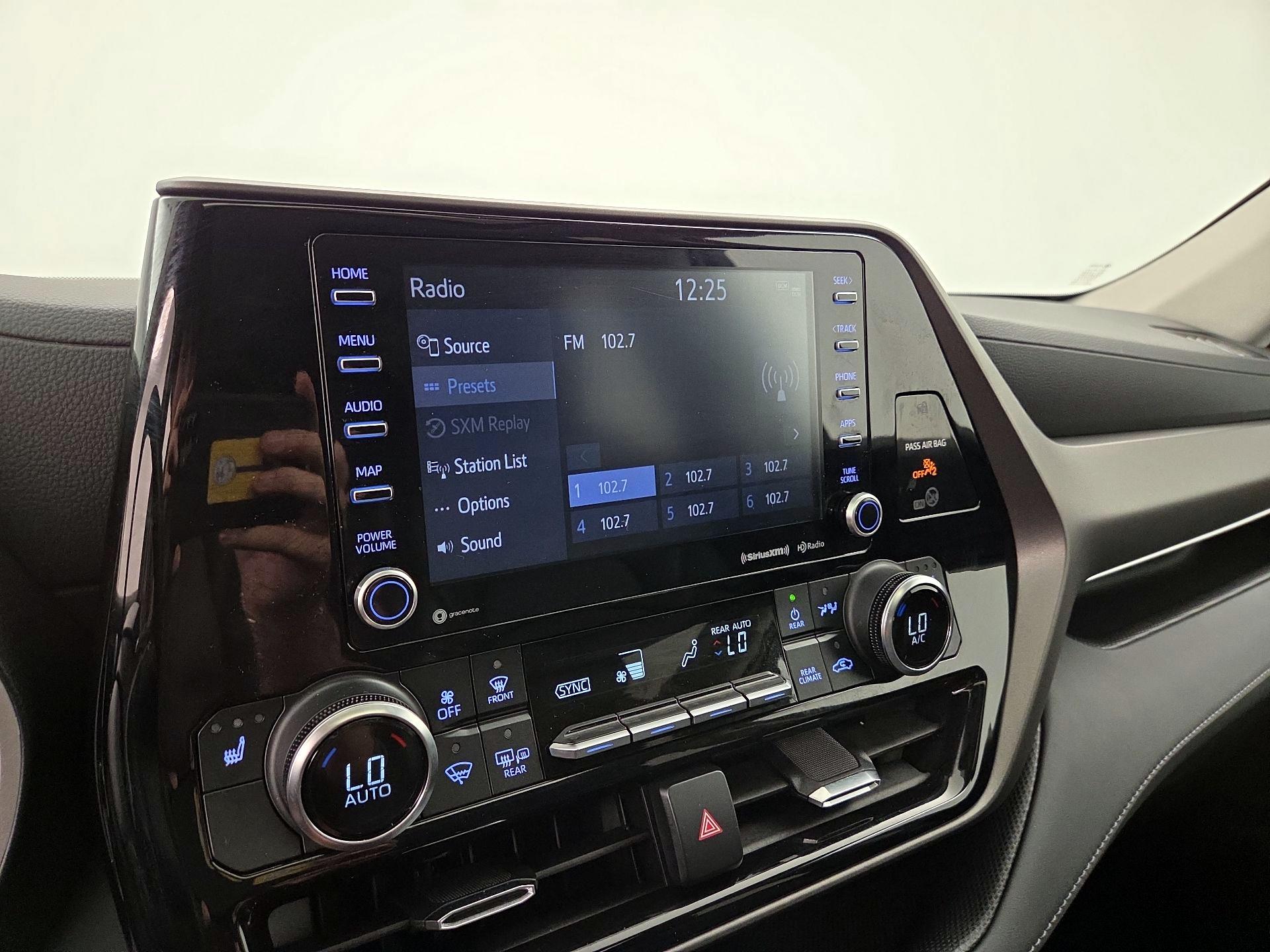 Thumbnail: 2022 Toyota Highlander - 15