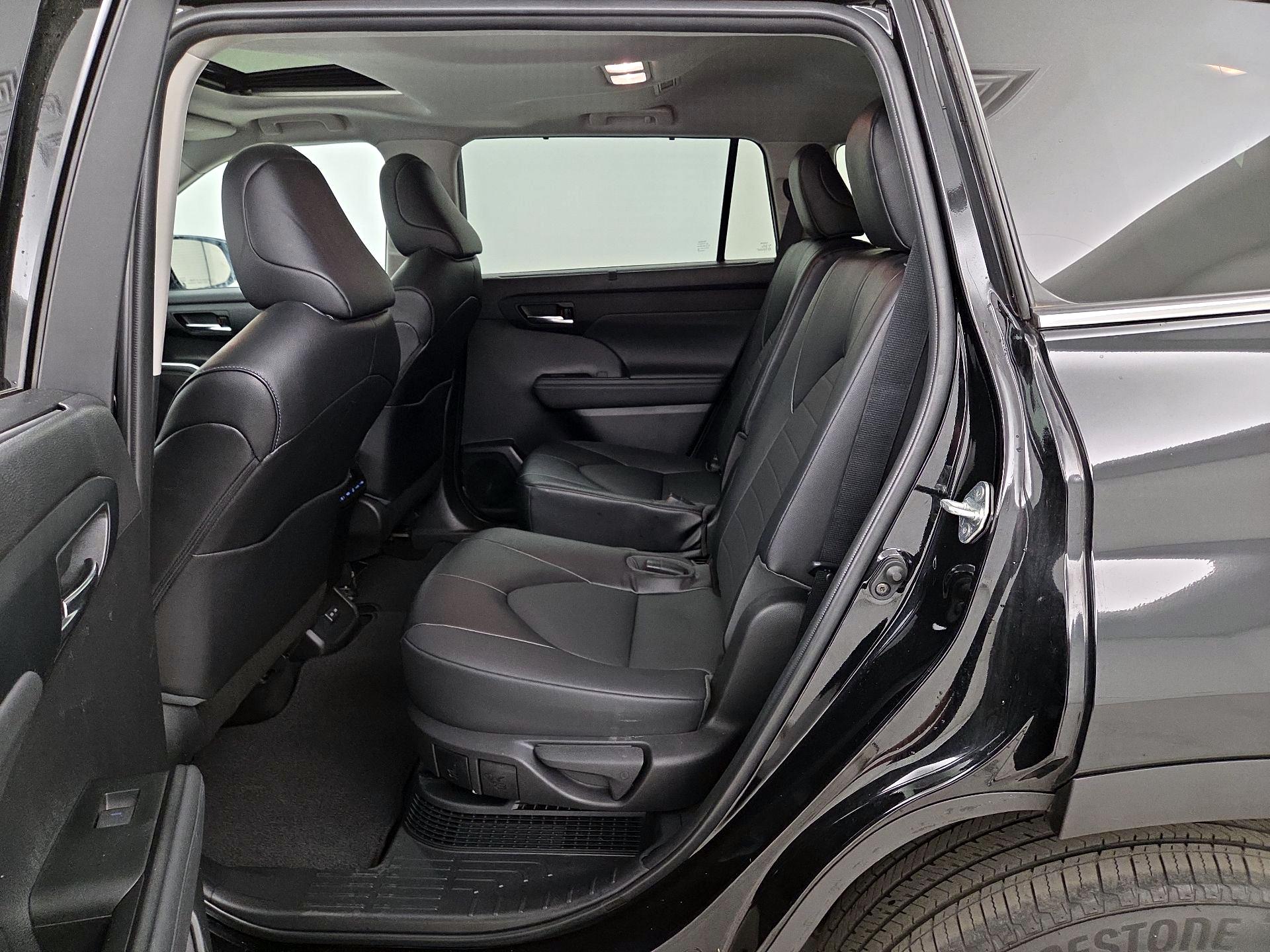 Thumbnail: 2022 Toyota Highlander - 20