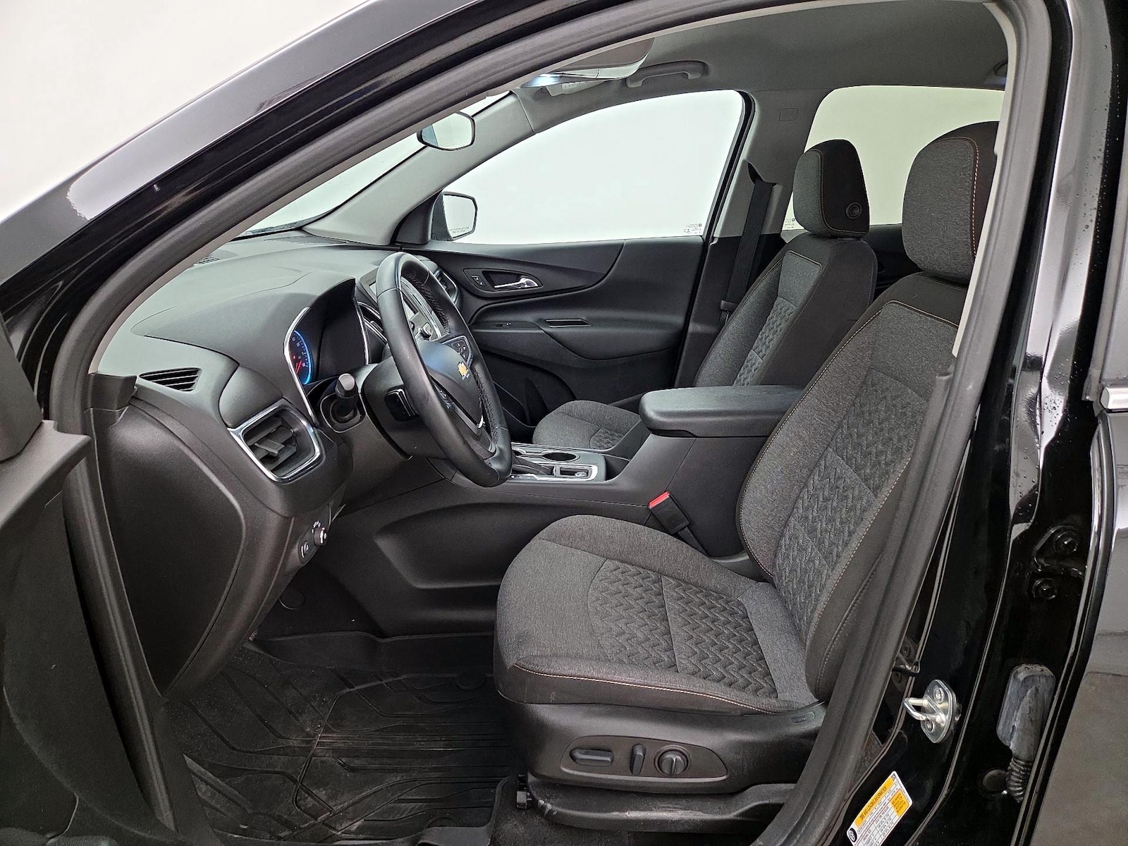 2023 Chevrolet Equinox LT - Photo 12