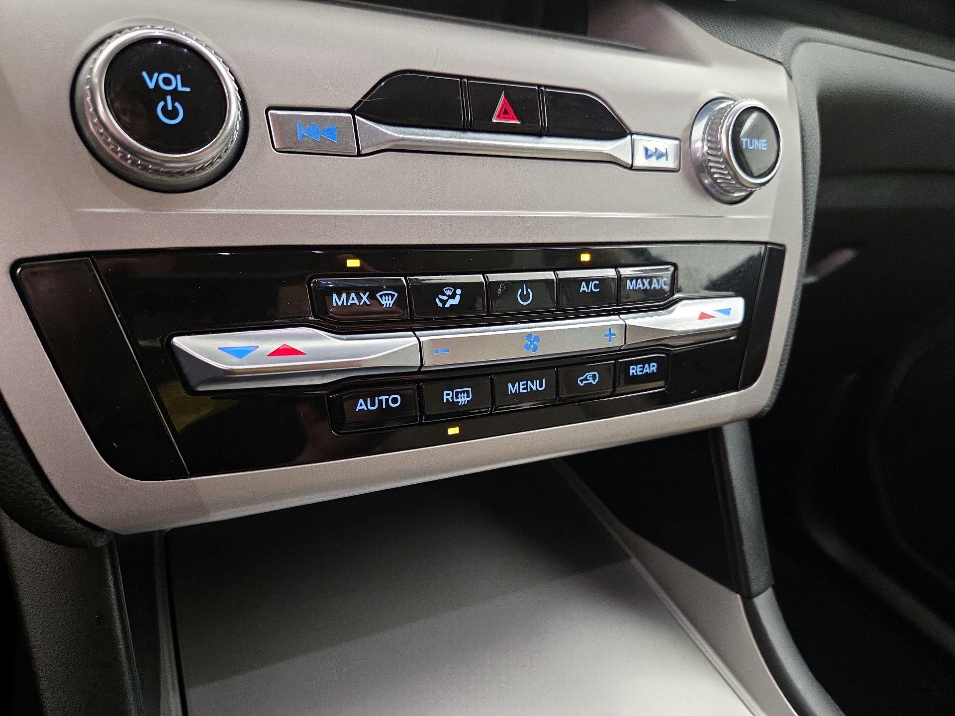 Thumbnail: 2023 Ford Explorer - 16