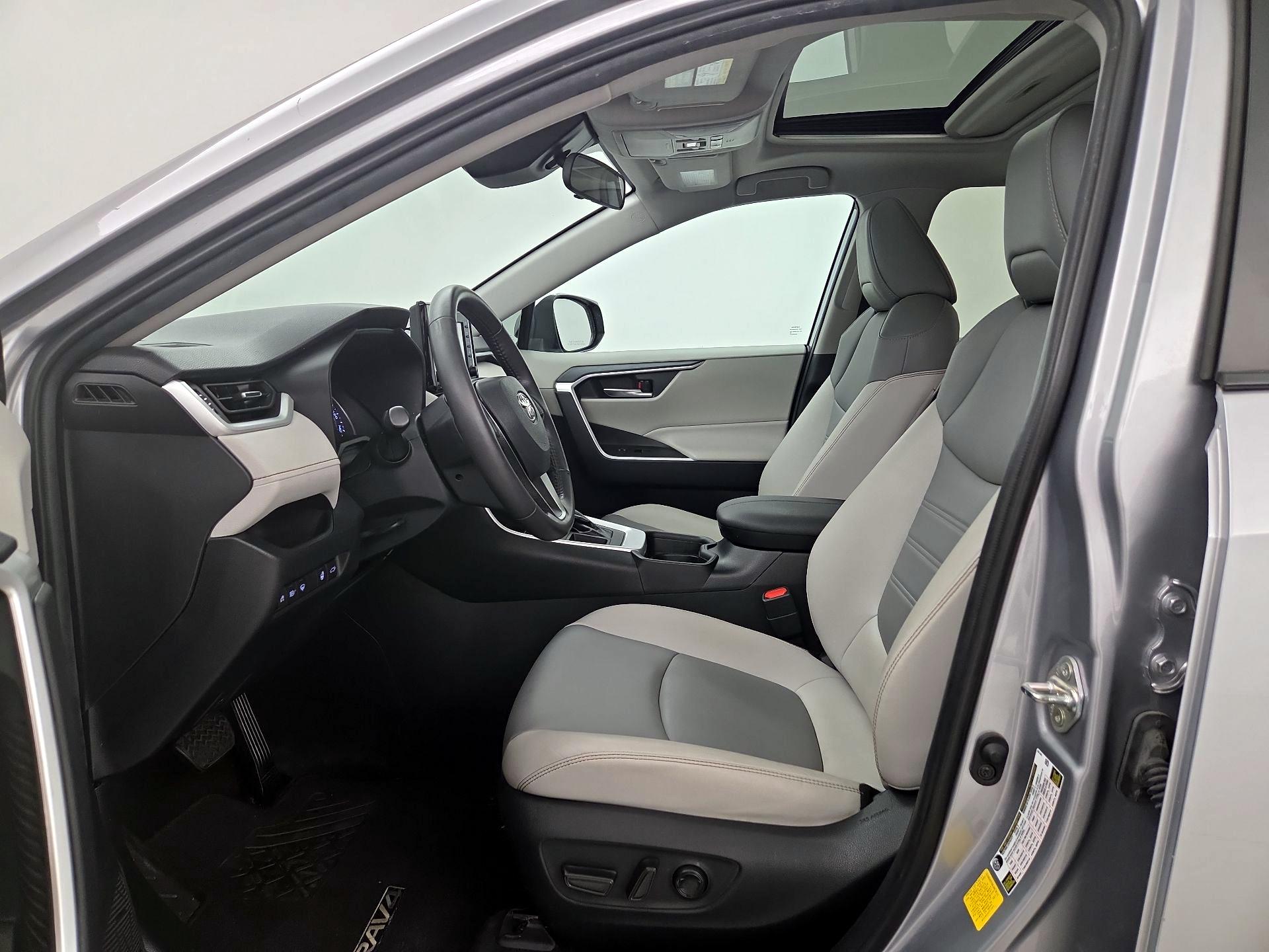 Thumbnail: 2020 Toyota RAV4 - 11