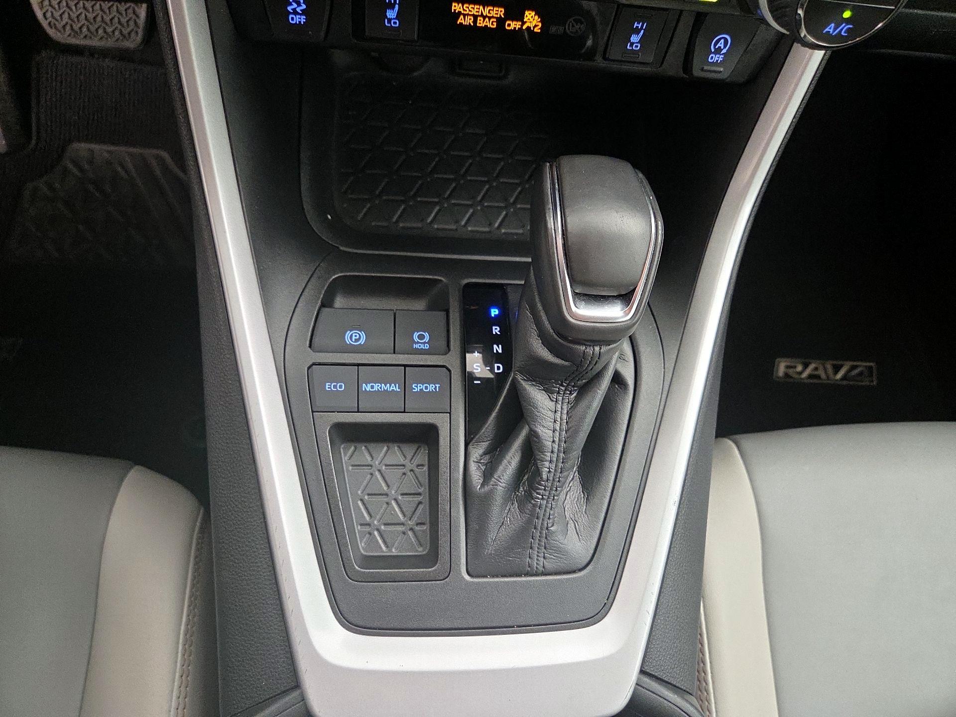 Thumbnail: 2020 Toyota RAV4 - 17