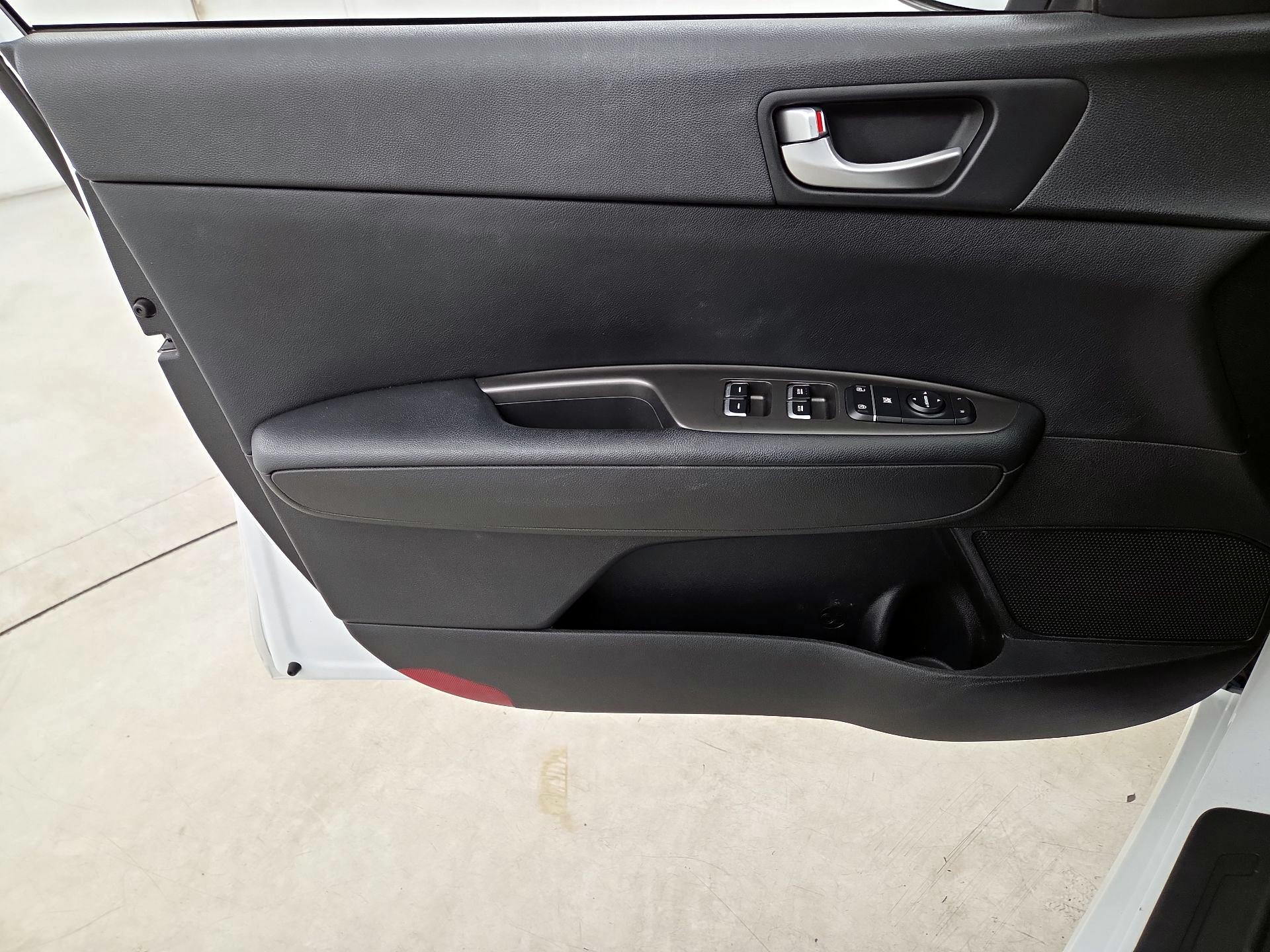 Thumbnail: 2020 Kia Optima - 12