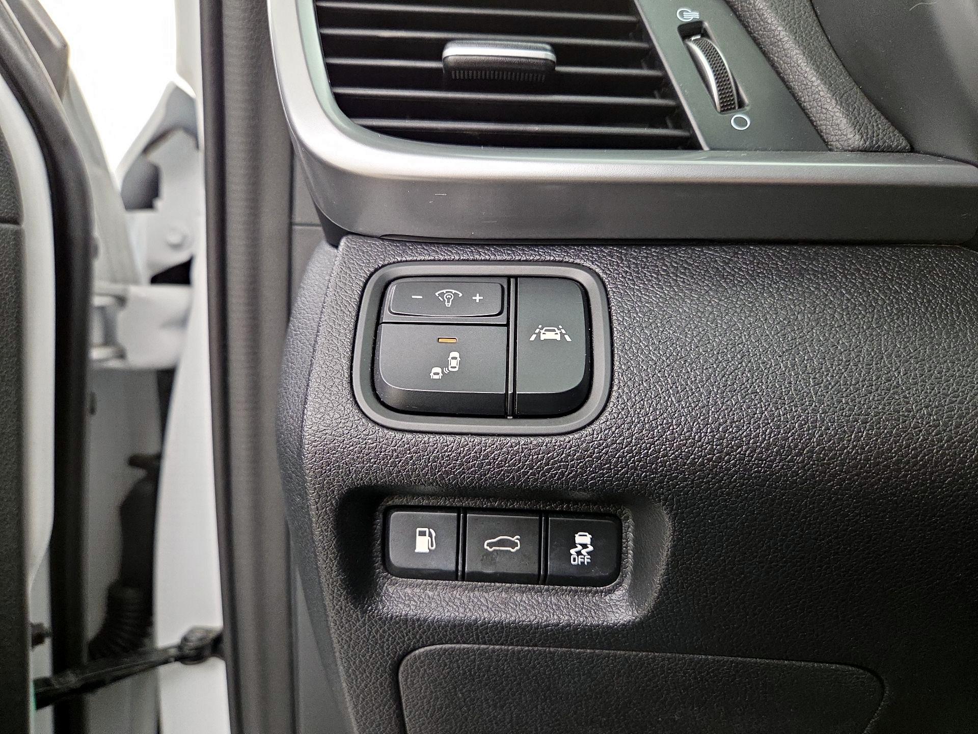 Thumbnail: 2020 Kia Optima - 13