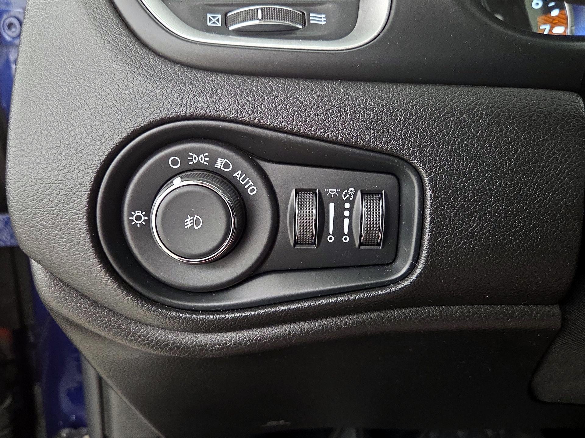 Thumbnail: 2021 Jeep Renegade - 13