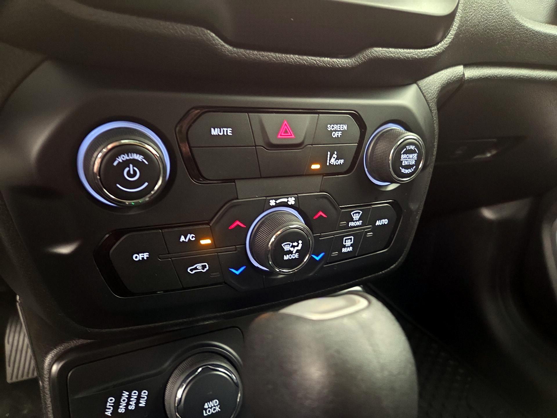 Thumbnail: 2021 Jeep Renegade - 16