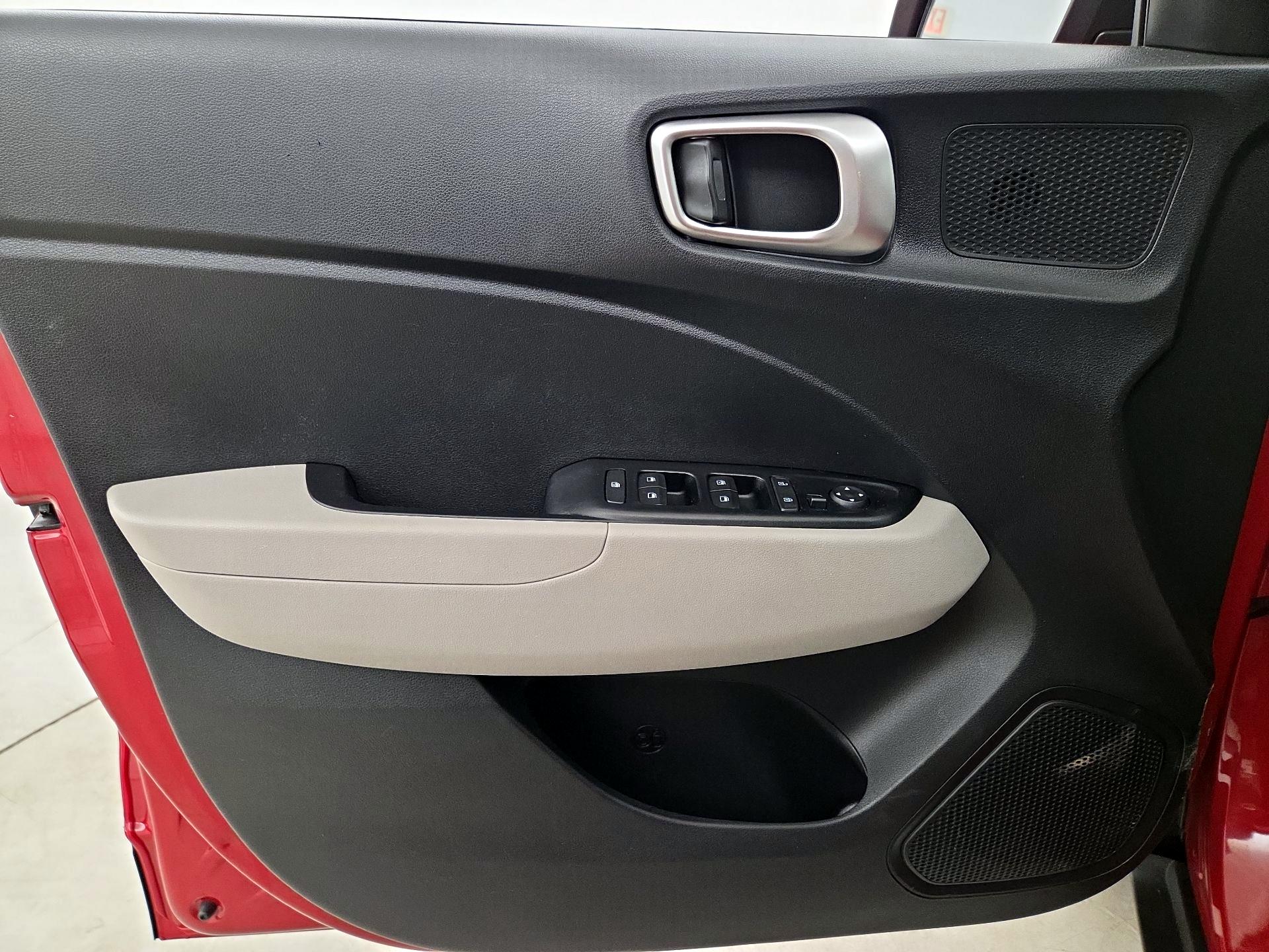 Thumbnail: 2023 Hyundai Venue - 12